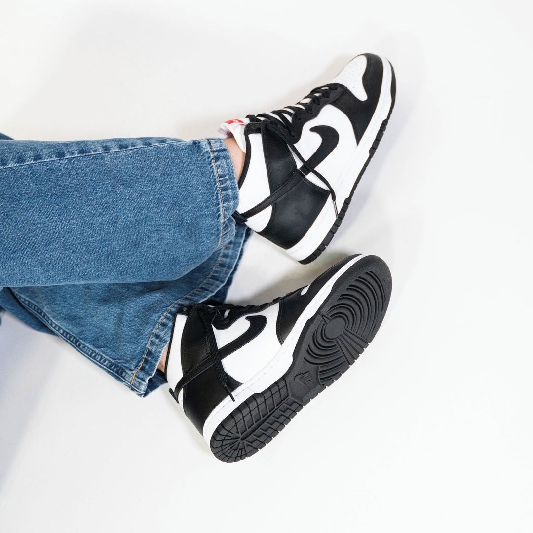 (W) Nike Dunk High Black and White 착용 스타일 - 1