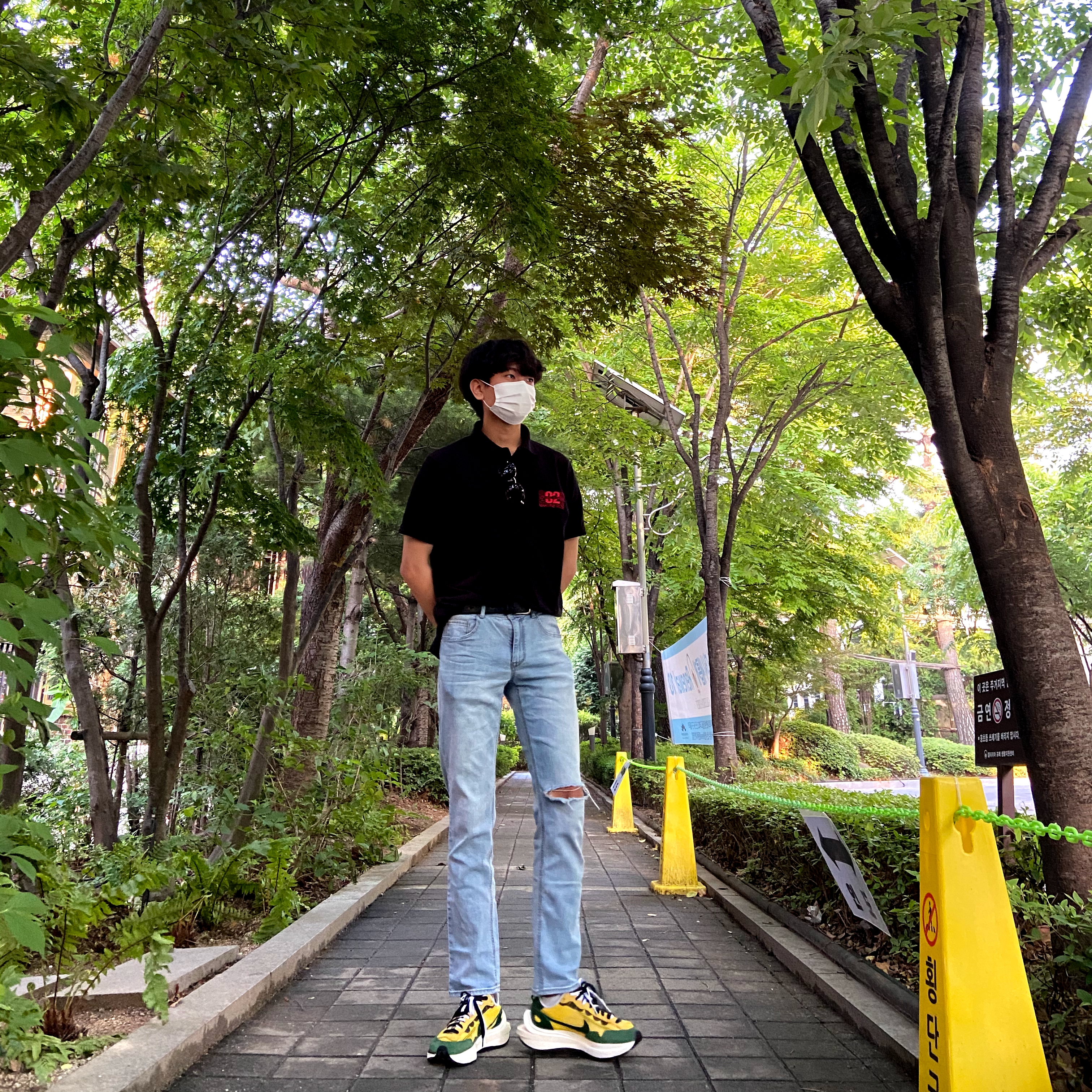 Nike x Sacai VaporWaffle Tour Yellow & Gorge Green Sail 착용 스타일