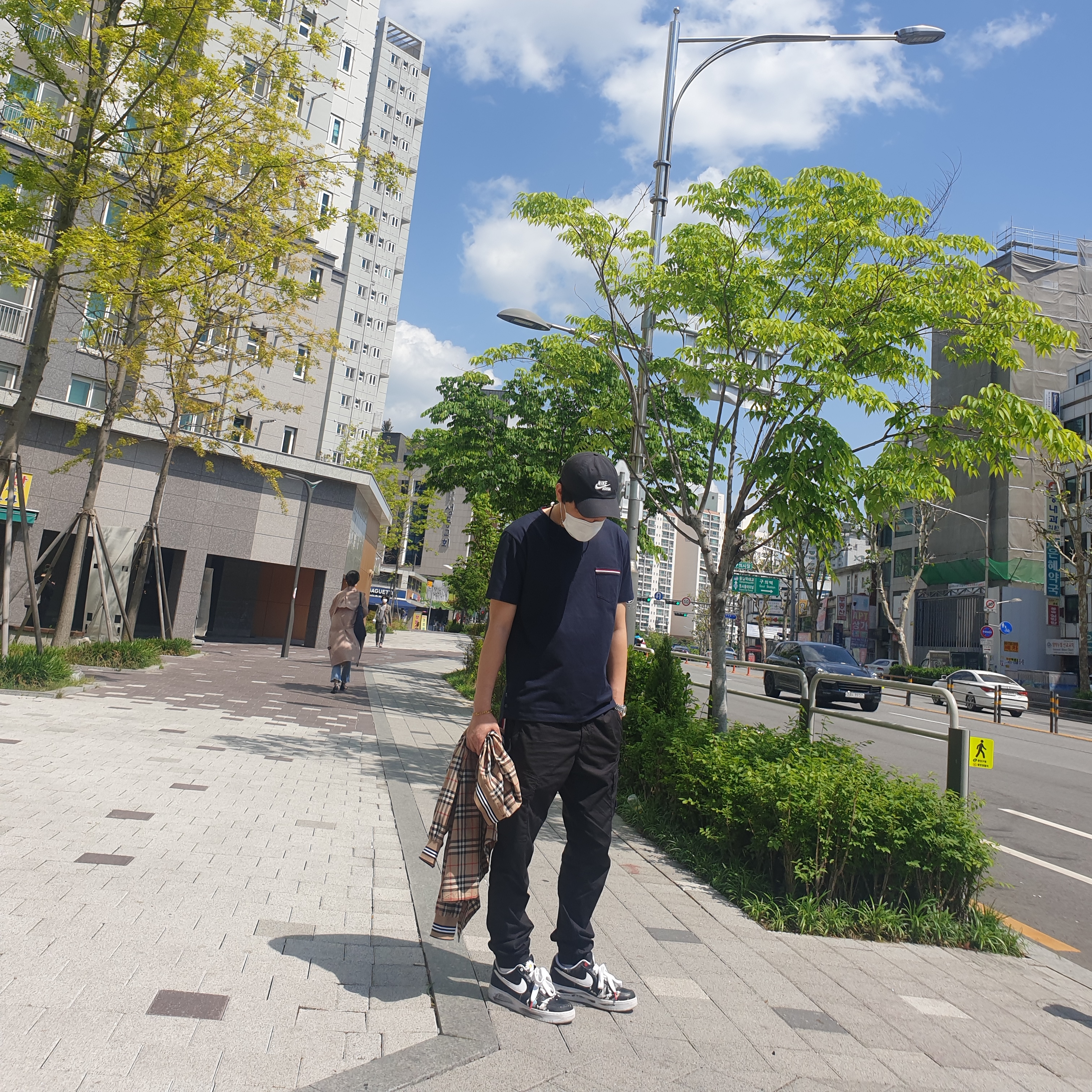 Nike x Peaceminusone Air Force 1 Low Para-Noise 착용 스타일