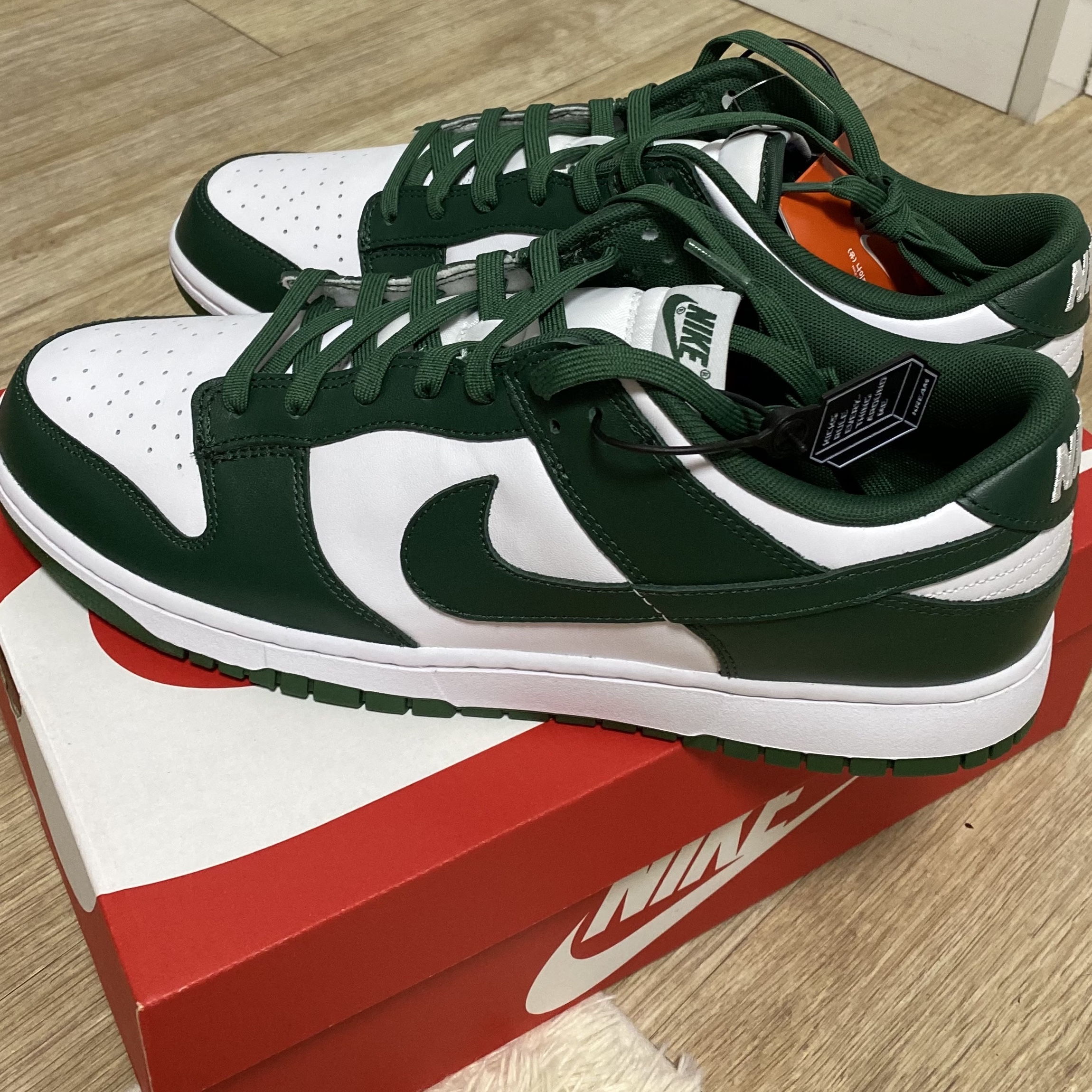 Nike Dunk Low Retro Varsity Green 착용 스타일