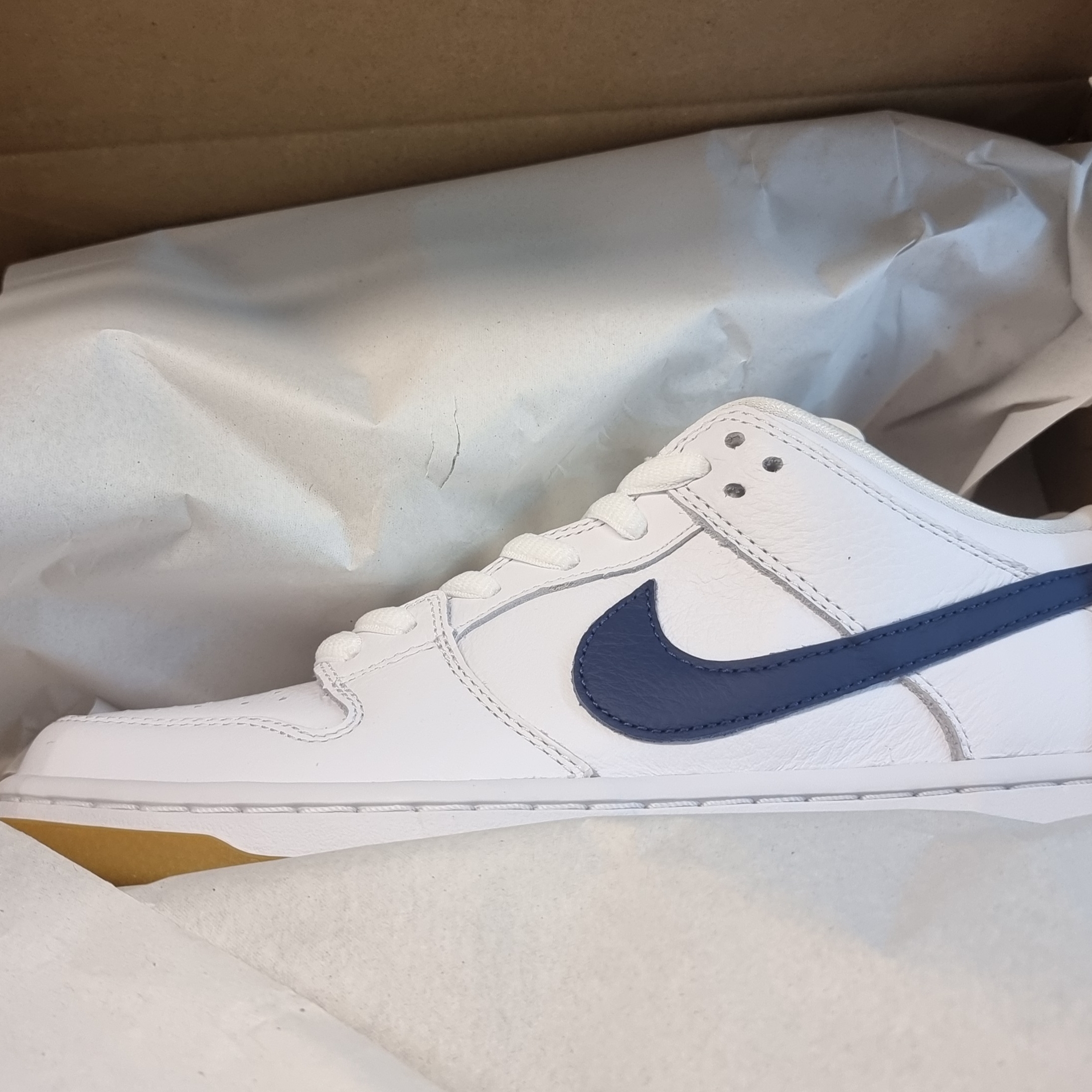 Nike SB Dunk Low Pro ISO Orange Label White Navy 착용 스타일 - 2