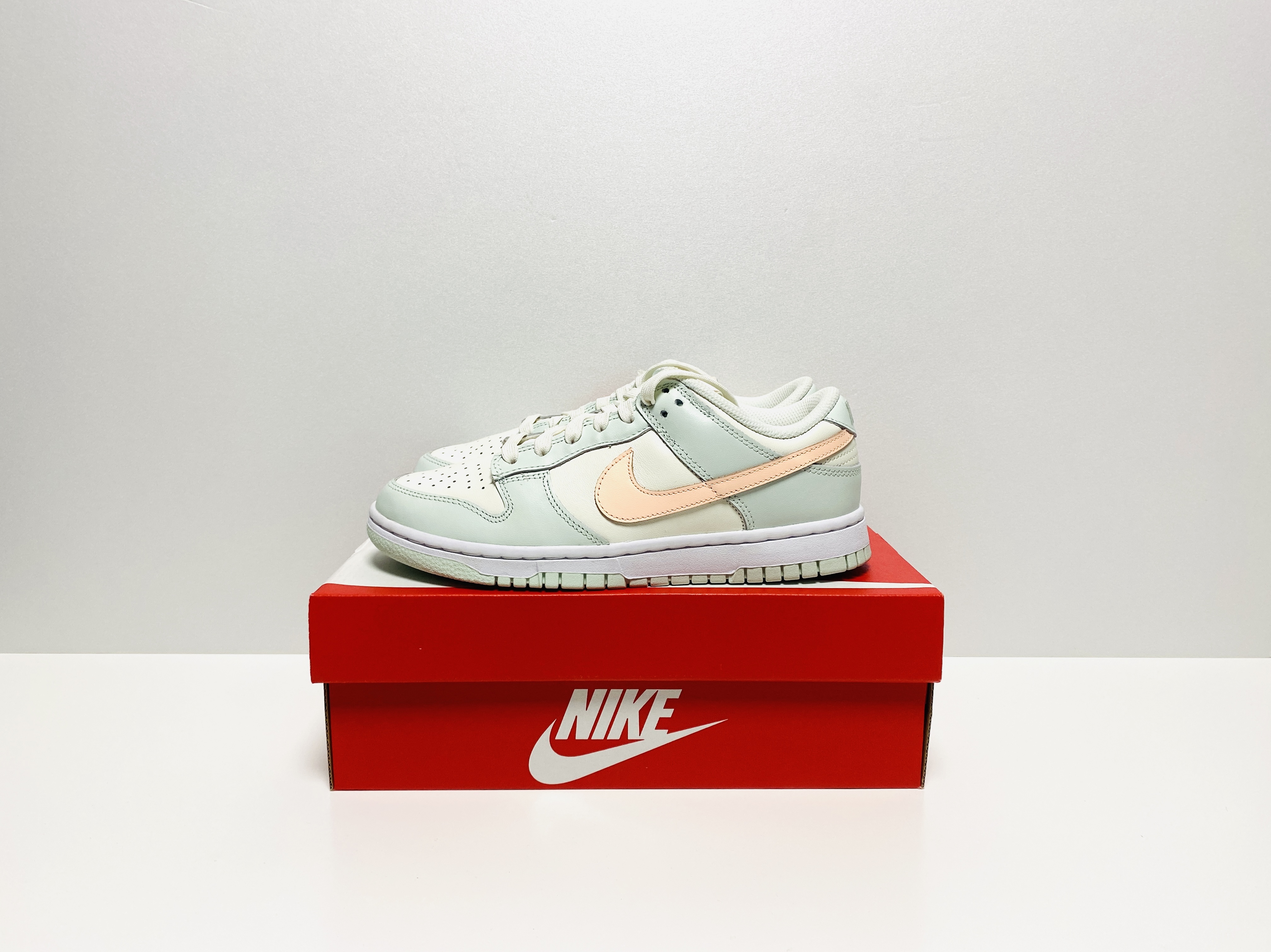 (W) Nike Dunk Low Barely Green 착용 스타일 - 1