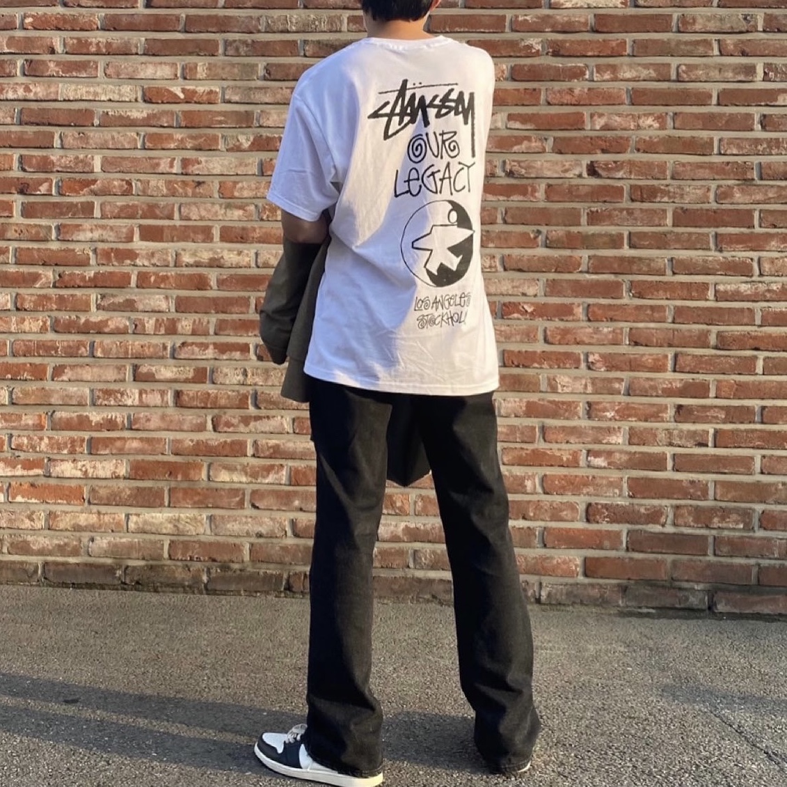 Stussy x Our Legacy Surfman T-Shirt White - 21SS, Jordan 1 Retro High OG Black Mocha 착용 스타일 - 2