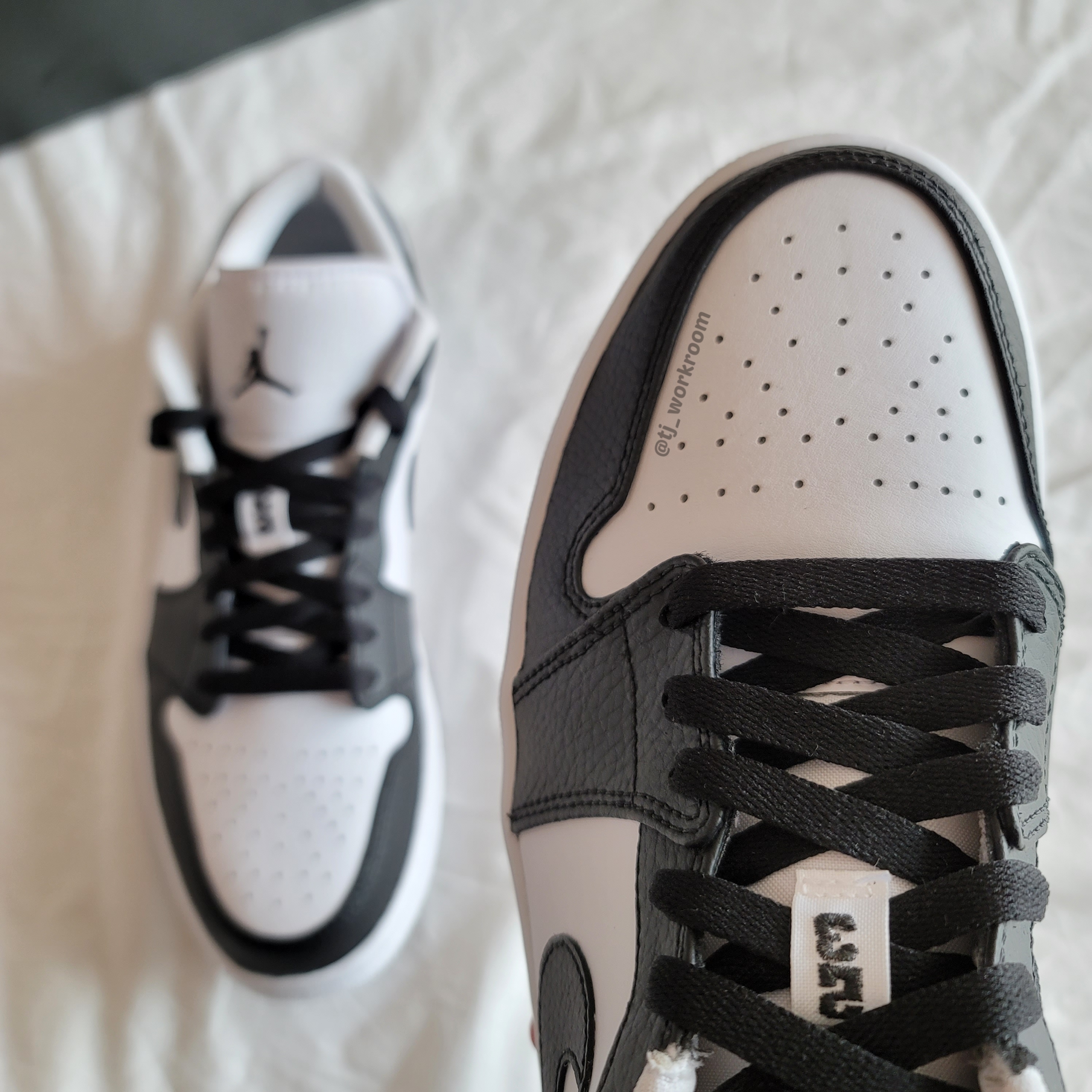 Jordan 1 Low Triple White Tumbled Leather 2020, (W) Jordan 1 Low Triple White 2020 착용 스타일 - 3