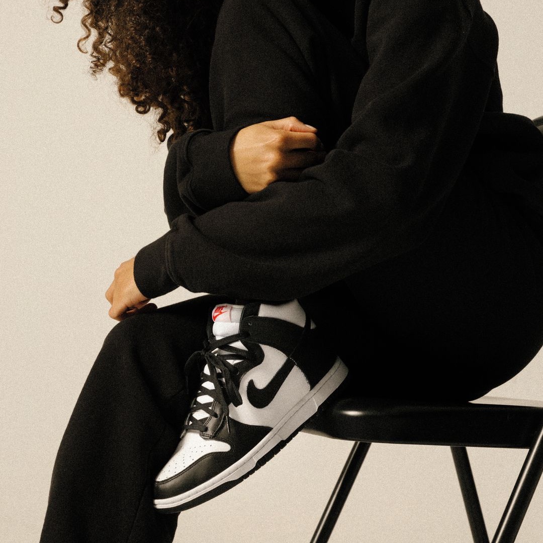 (W) Nike Dunk High Black and White 착용 스타일 - 3