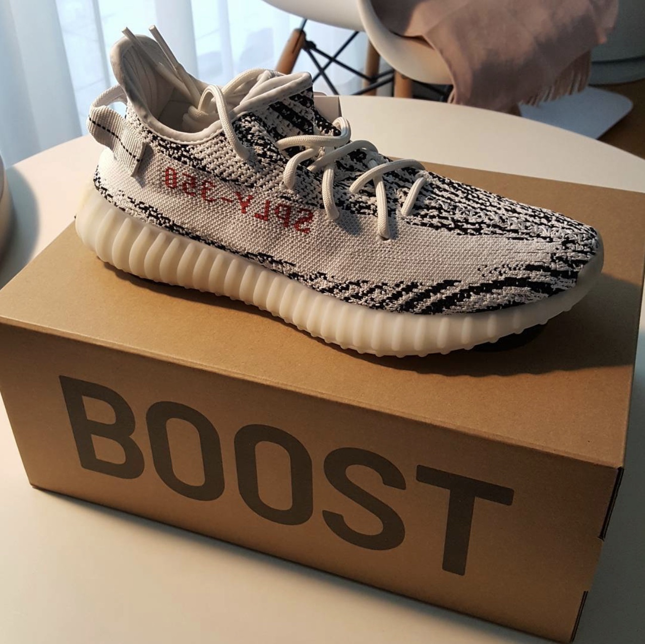 Adidas Yeezy Boost 350 V2 Zebra 2017/2019/2020 착용 스타일