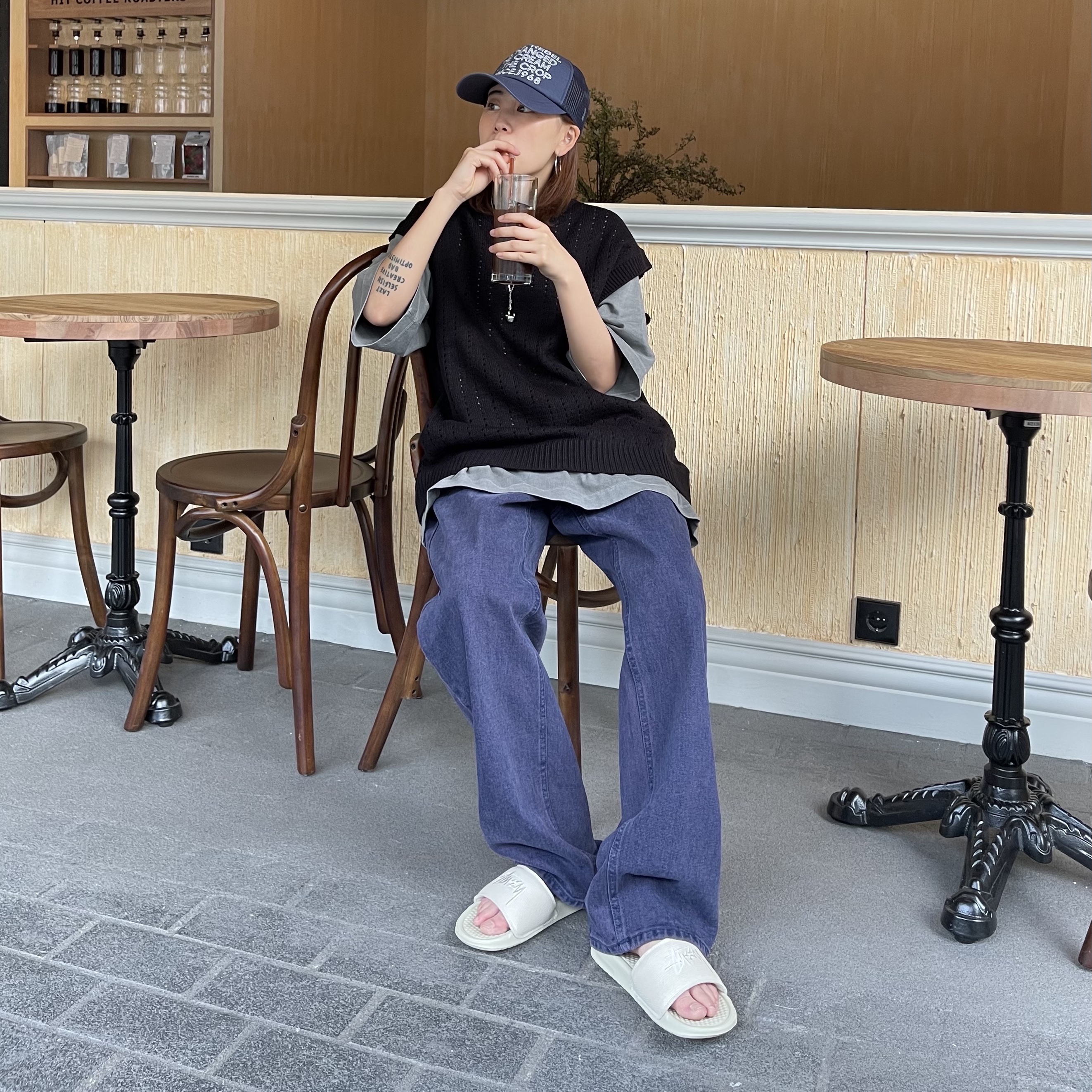Nike x Stussy Benassi Hemp Slide Fossil Stone 착용 스타일 - 1