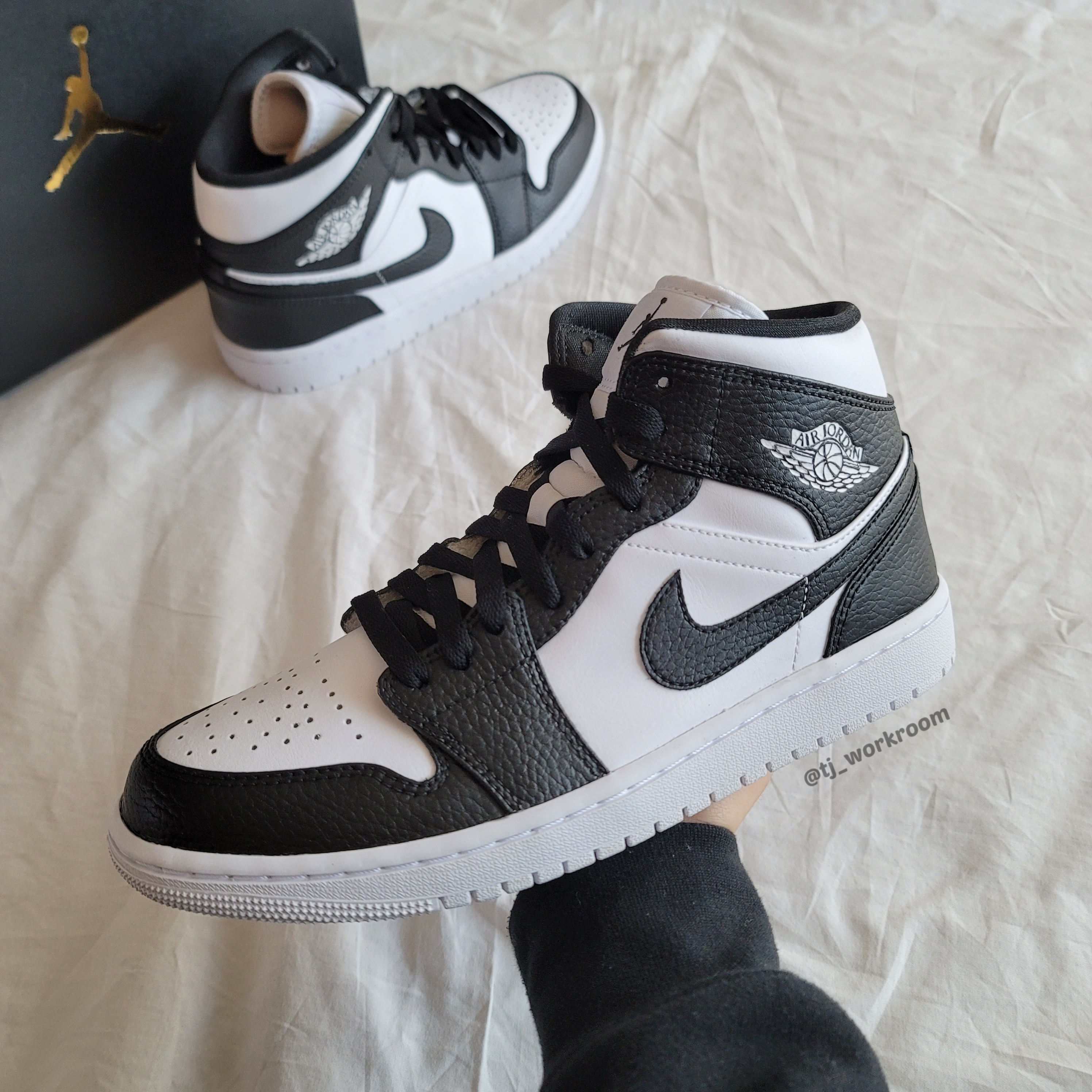 Jordan 1 Mid Triple White 착용 스타일 - 1