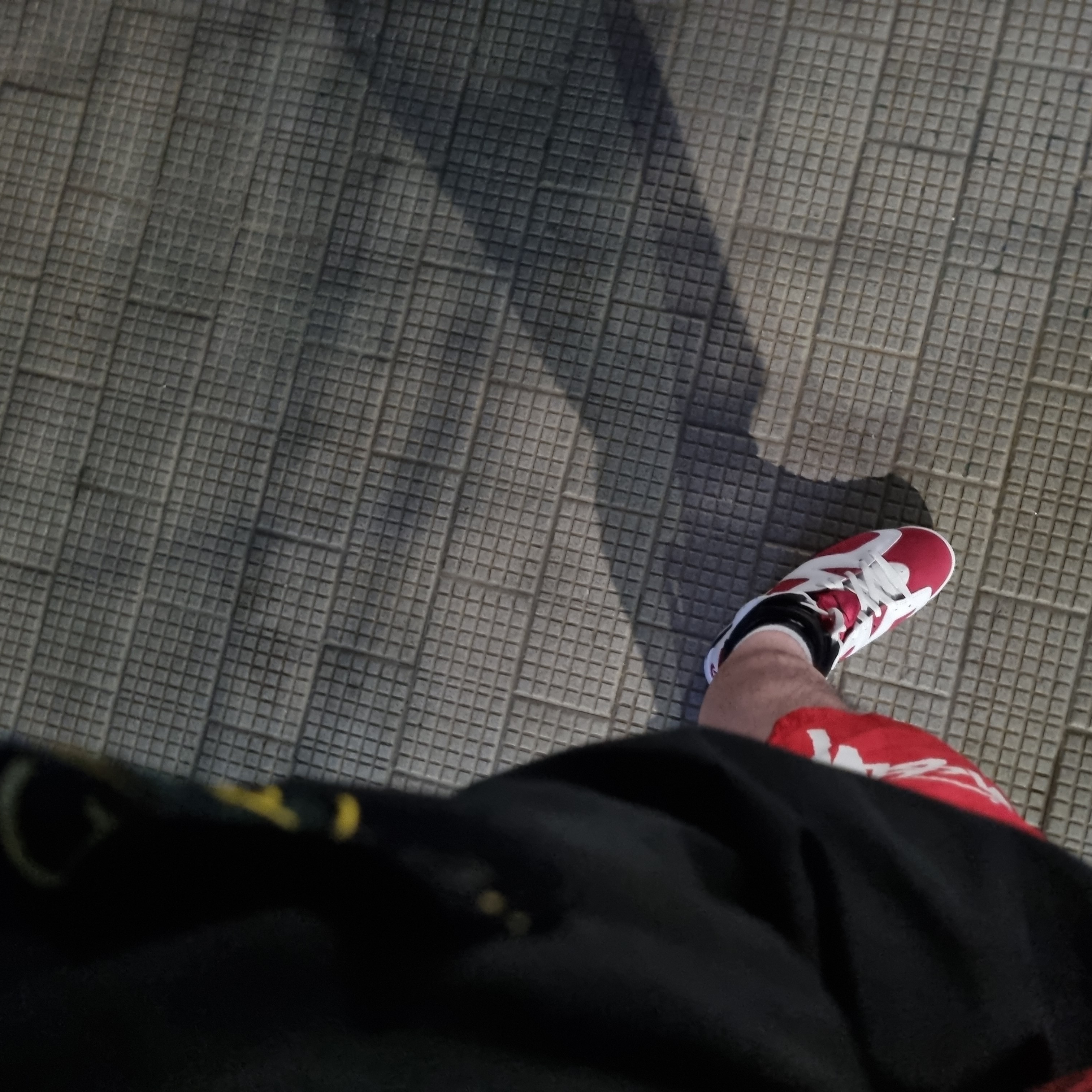 Jordan 6 Retro Carmine 2021, Nike x Stussy Water Shorts Habanero Red 착용 스타일 - 1