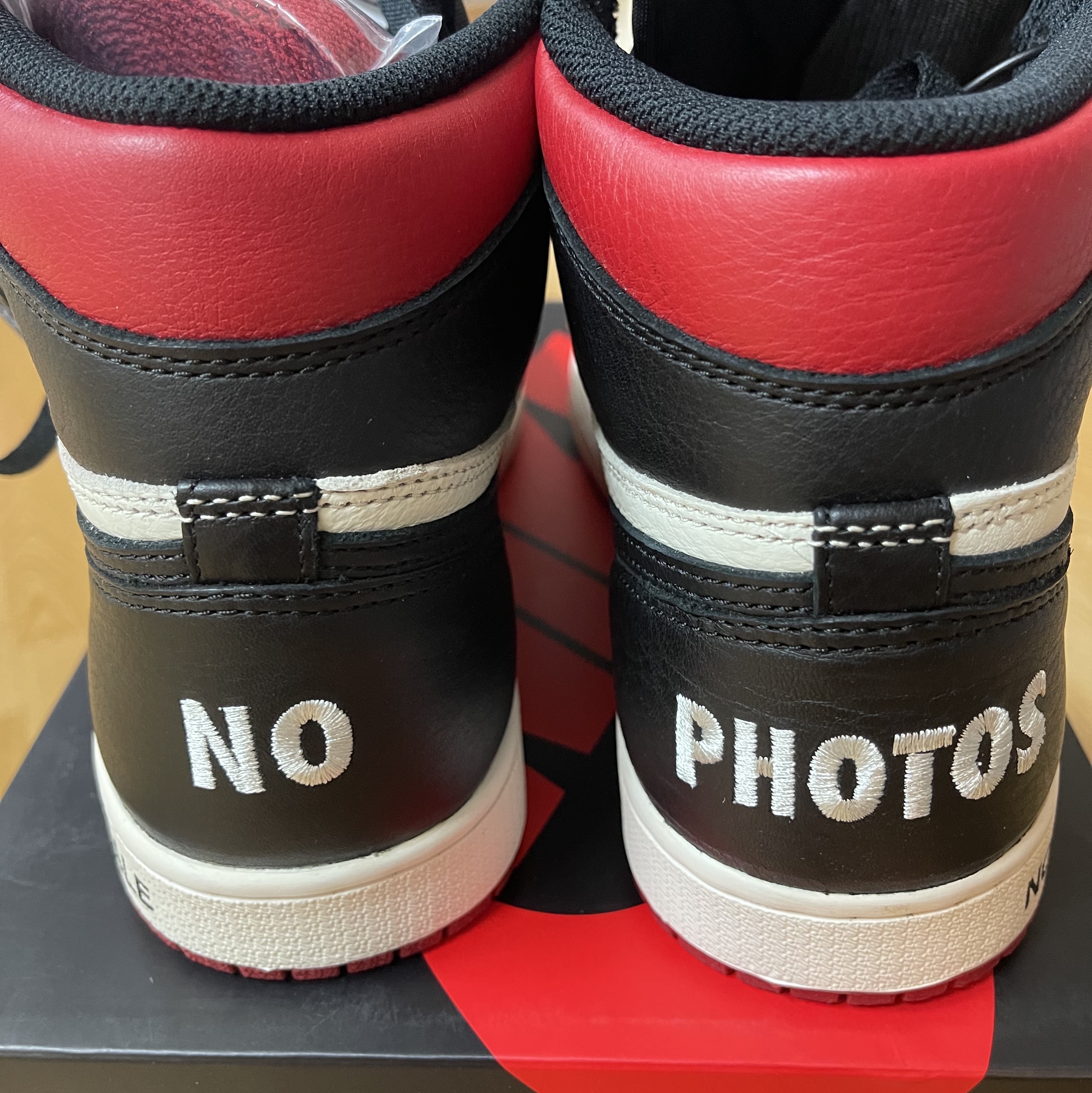 Jordan 1 Retro High Not for Resale Varsity Red 착용 스타일 - 2