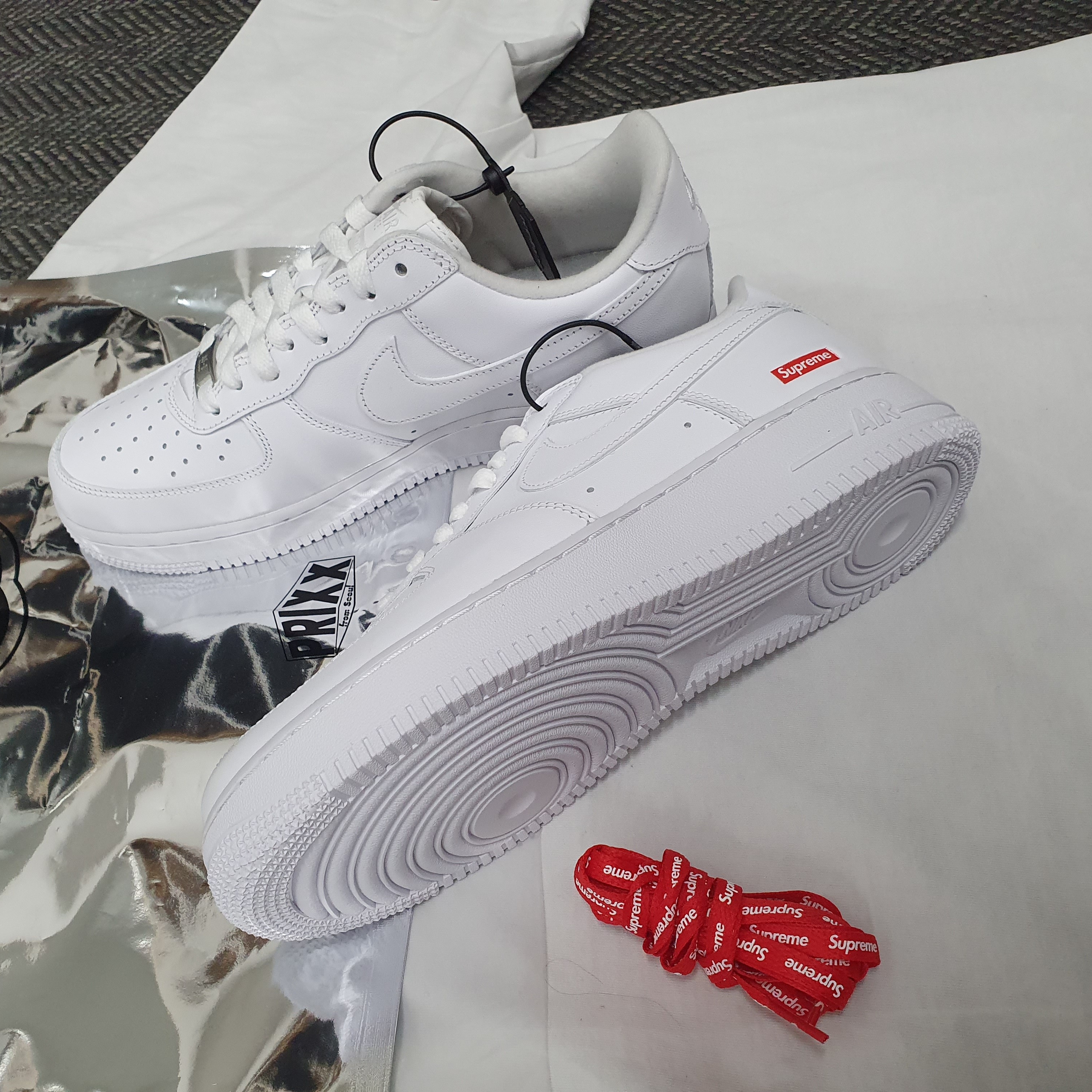 Nike x Supreme Air Force 1 Low White 착용 스타일