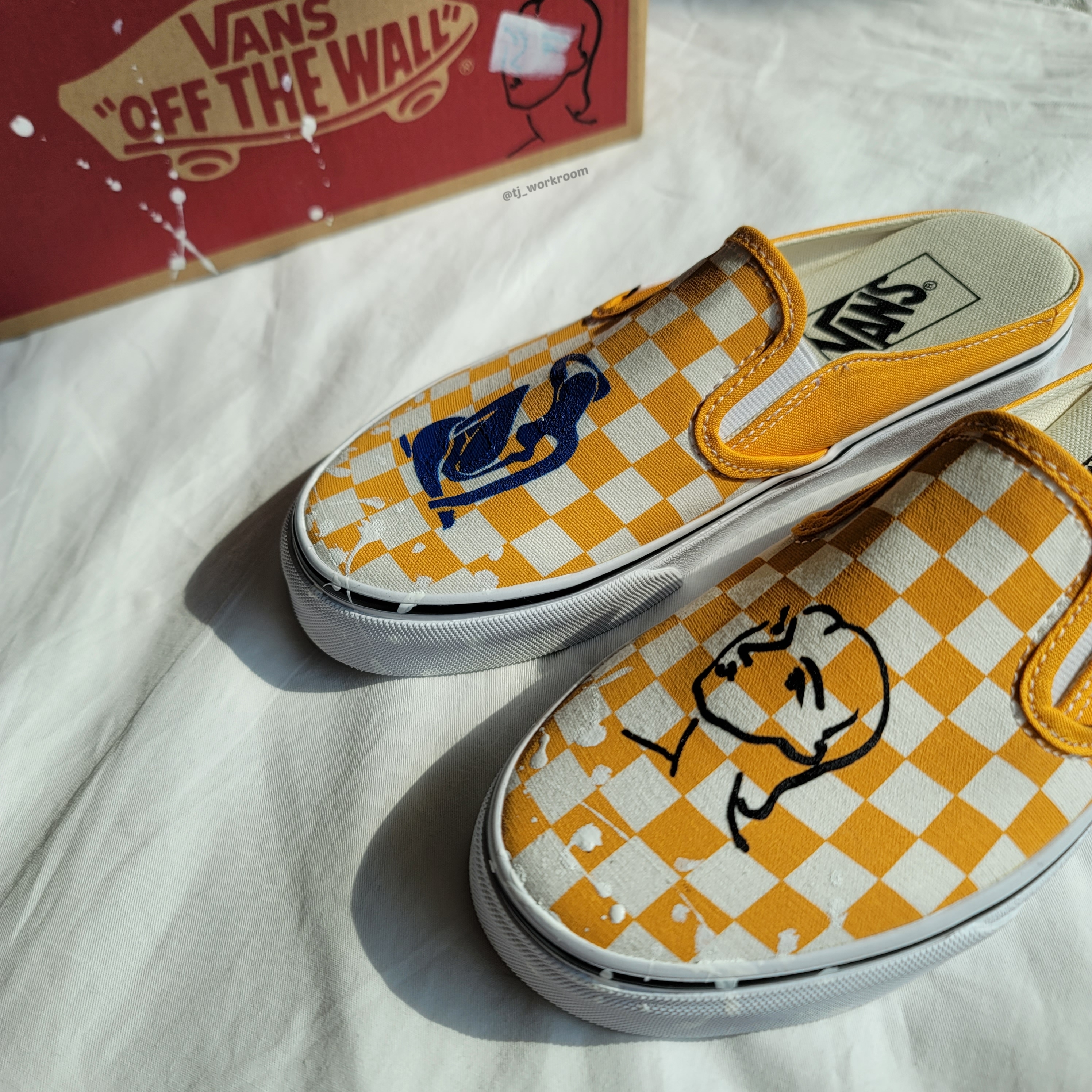 Vans Classic Slip-On Mule Checkerboard Black White, Vans Classic Slip-On Mule Checkerboard Red White 착용 스타일 - 1