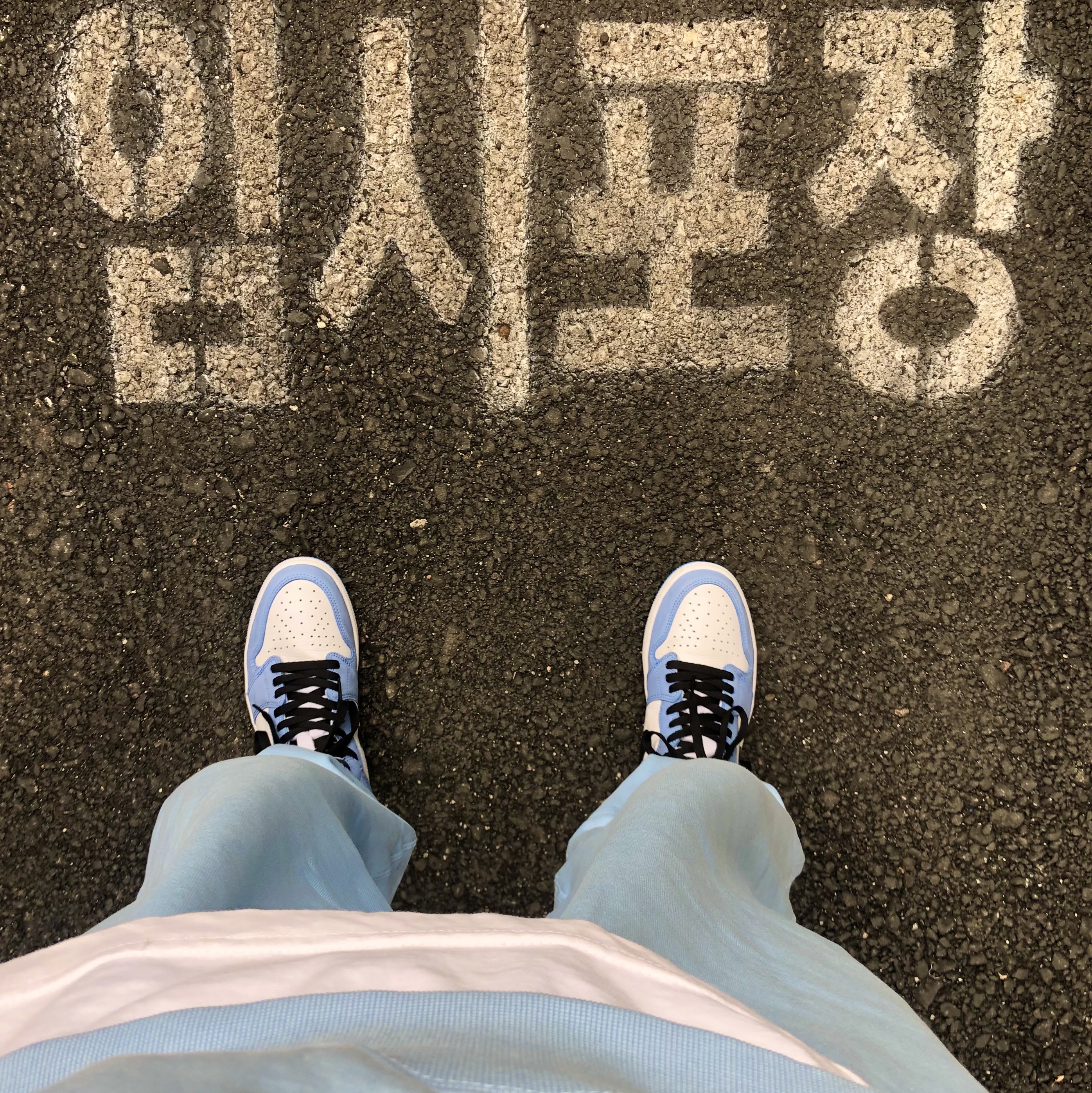 Jordan 1 Retro High OG University Blue, Nike NRG Solo Swoosh Fleece Pants Psychic Blue - US/EU 착용 스타일
