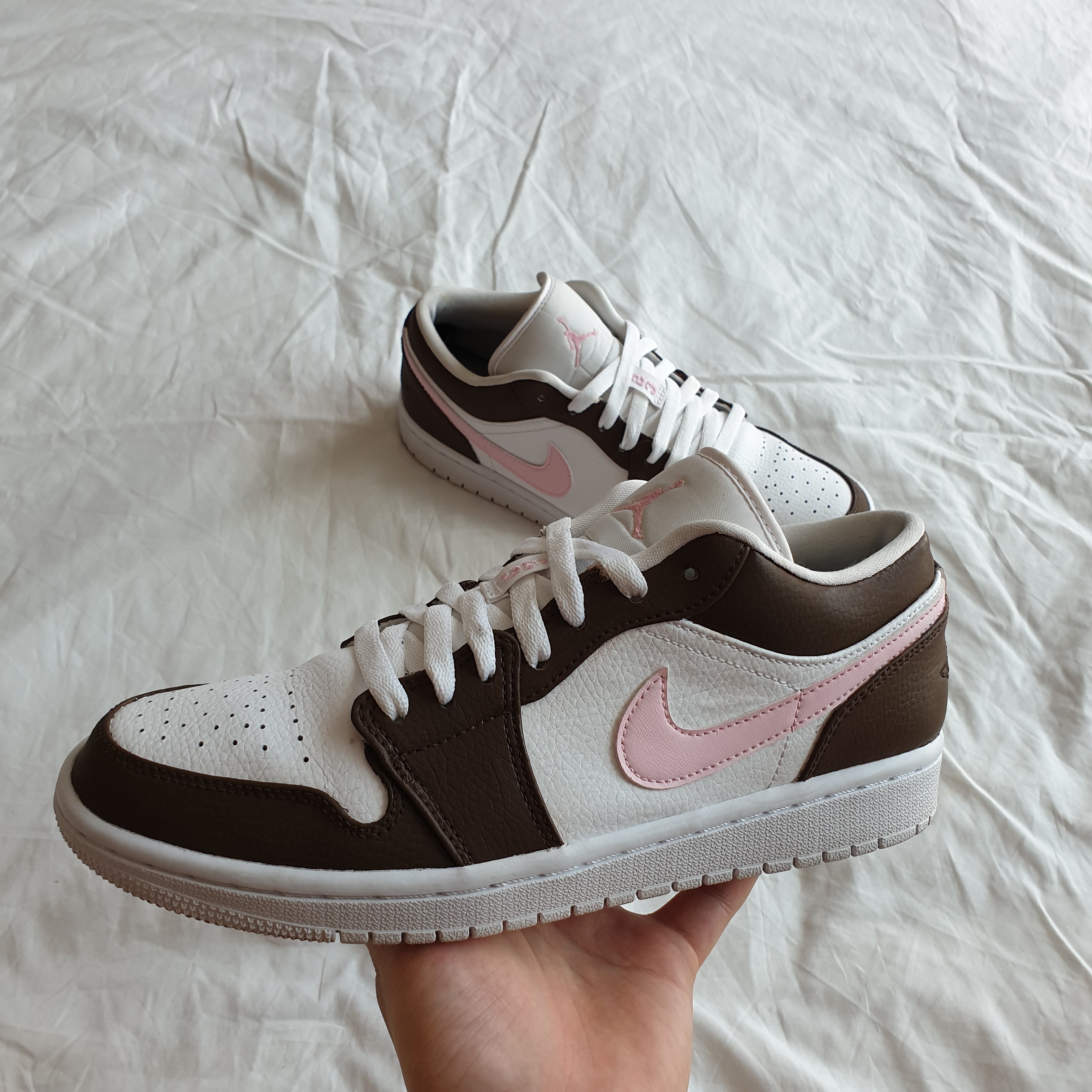 (W) Jordan 1 Low Triple White 2020, Jordan 1 Low Triple White Tumbled Leather 2020 착용 스타일 - 1