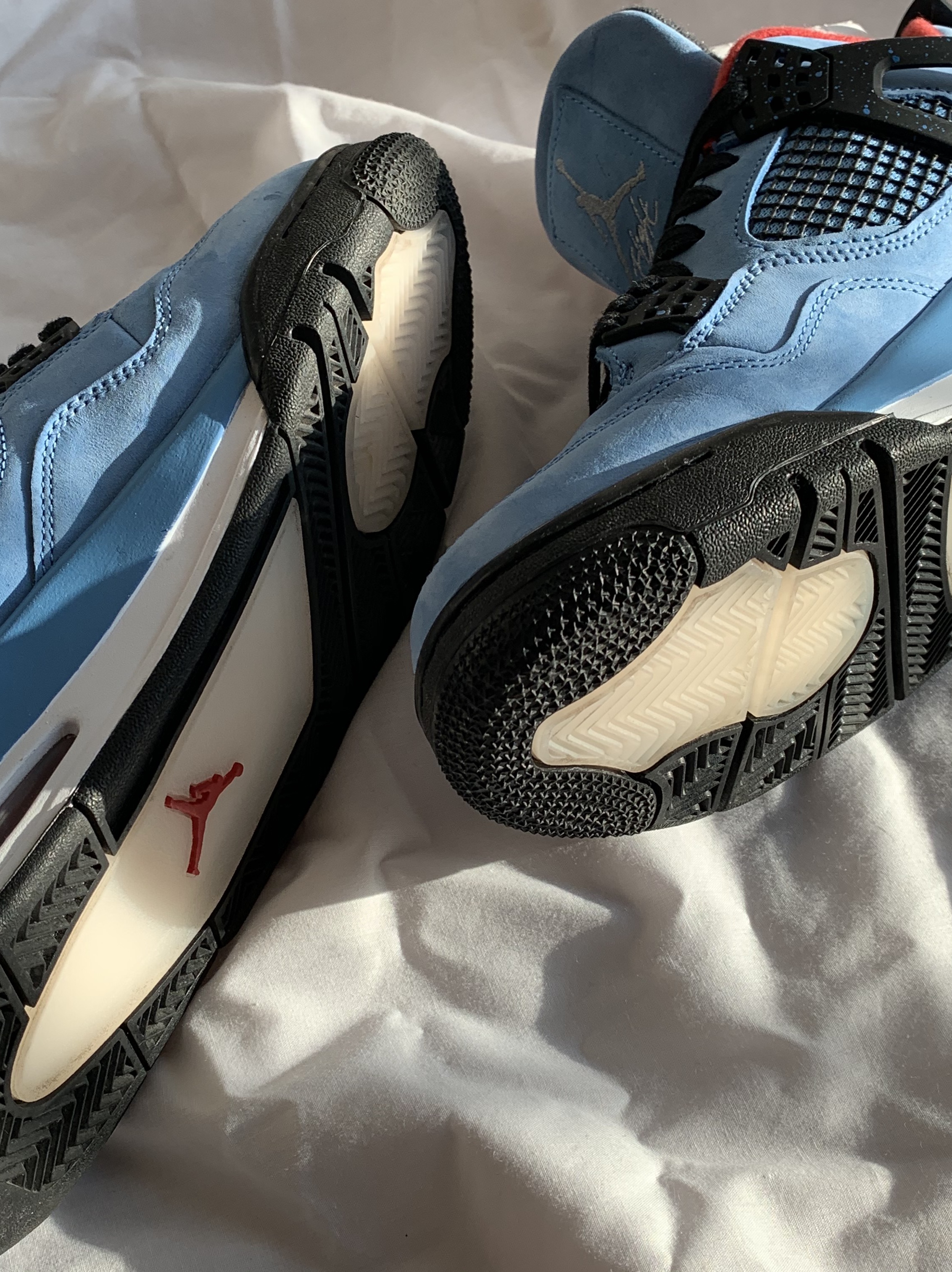 Jordan 4 x Travis Scott Retro Cactus Jack 착용 스타일