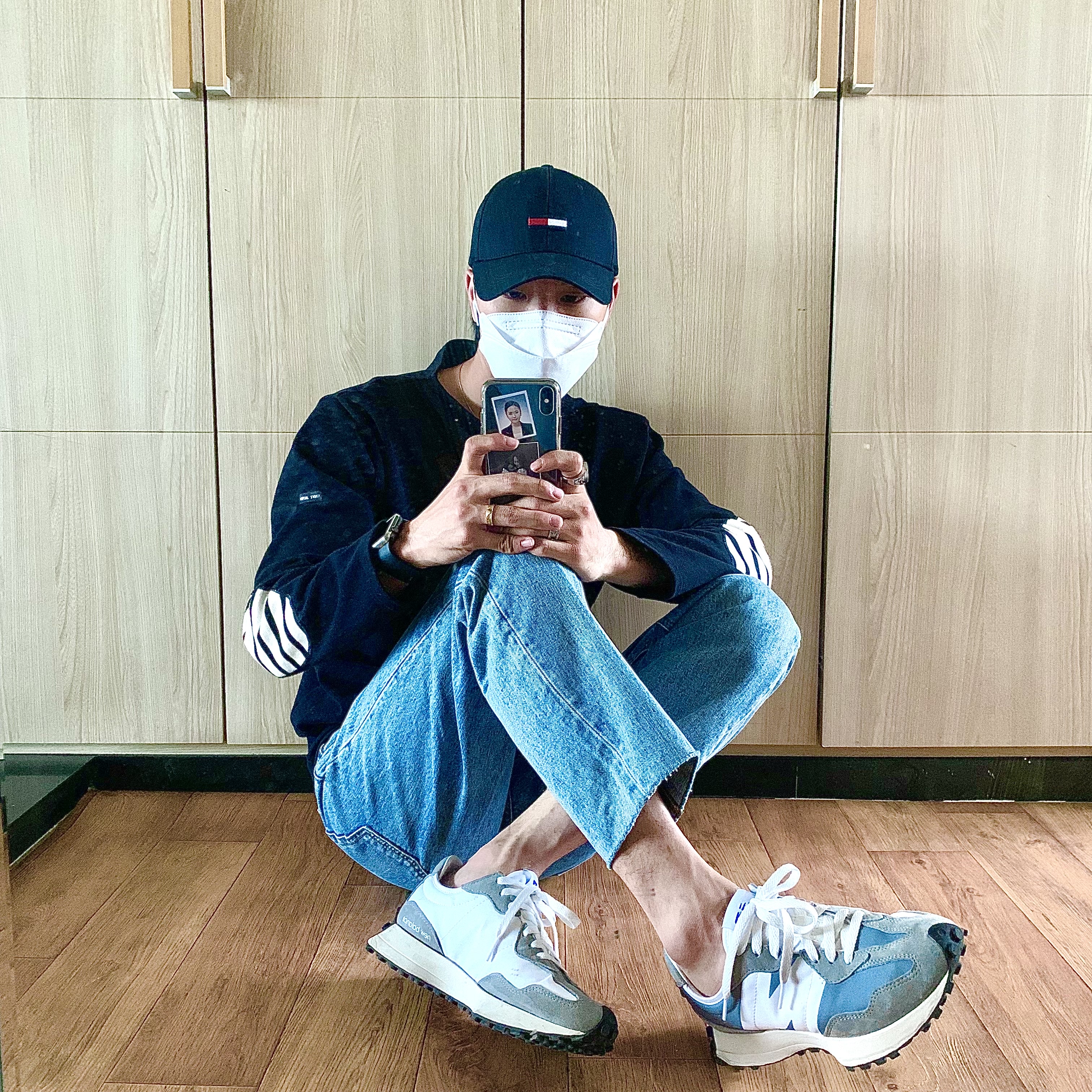 New Balance 327 Grey 착용 스타일