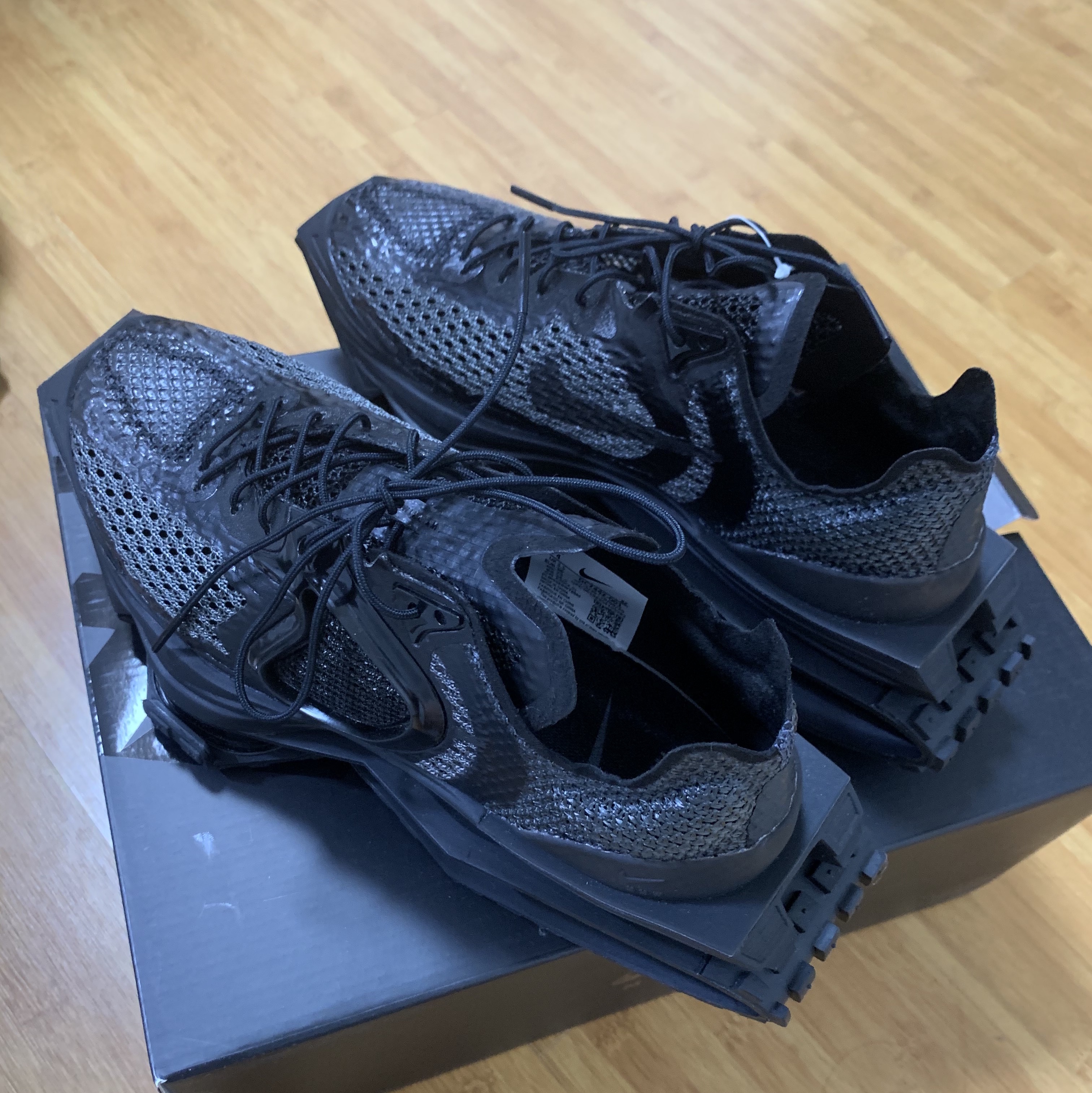 Nike x Matthew M Williams Zoom 004 Triple Black 착용 스타일 - 1