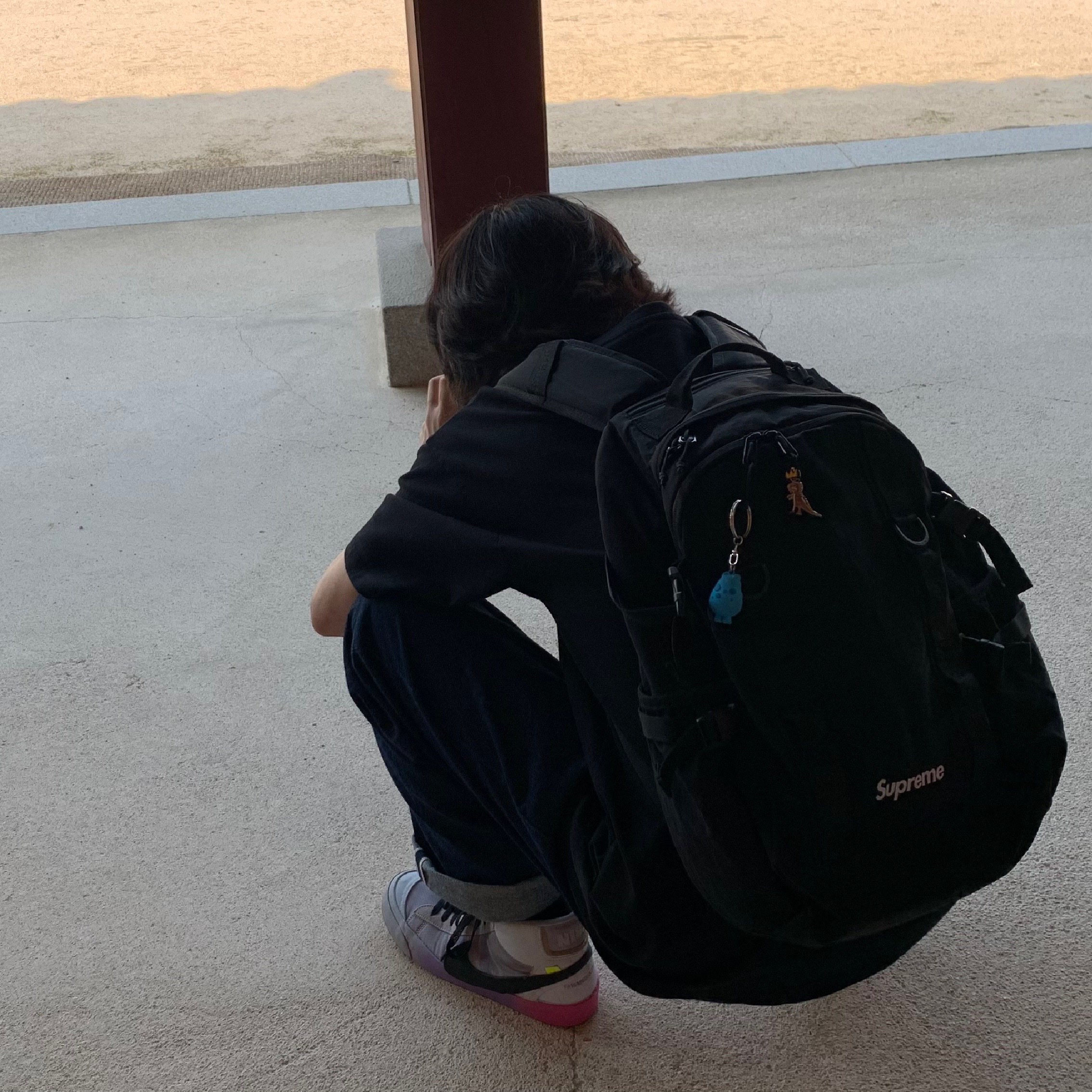 Supreme Backpack Black - 20FW, Nike x Off-White Blazer Mid Wolf Grey Serena Queen 착용 스타일