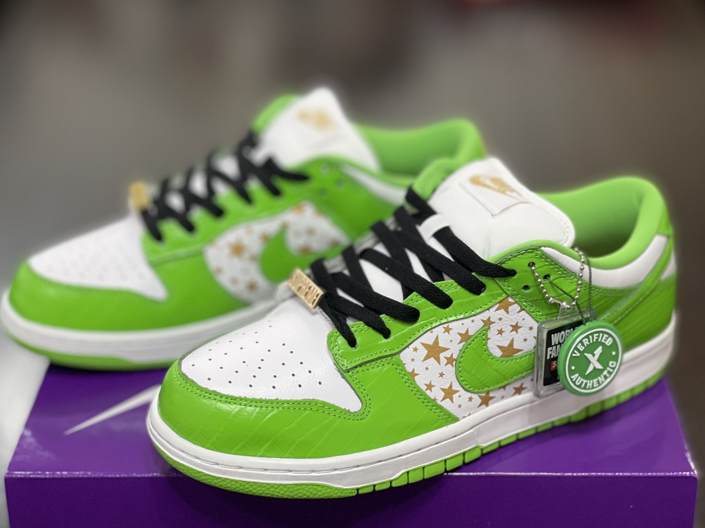Nike x Supreme SB Dunk Low Mean Green 착용 스타일 - 1