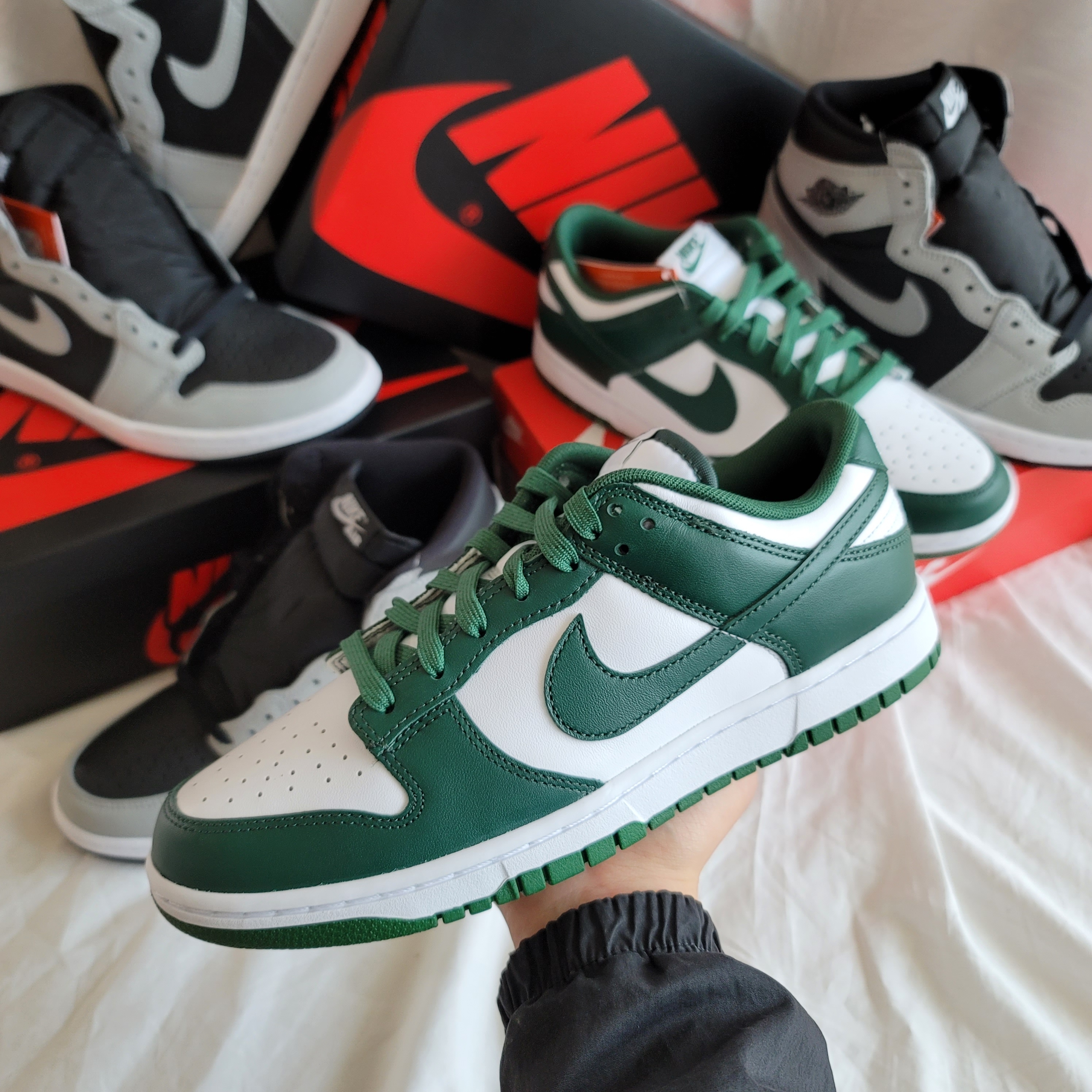 Nike Dunk Low Retro Varsity Green, Jordan 1 Retro High OG Shadow 2.0 착용 스타일 - 1