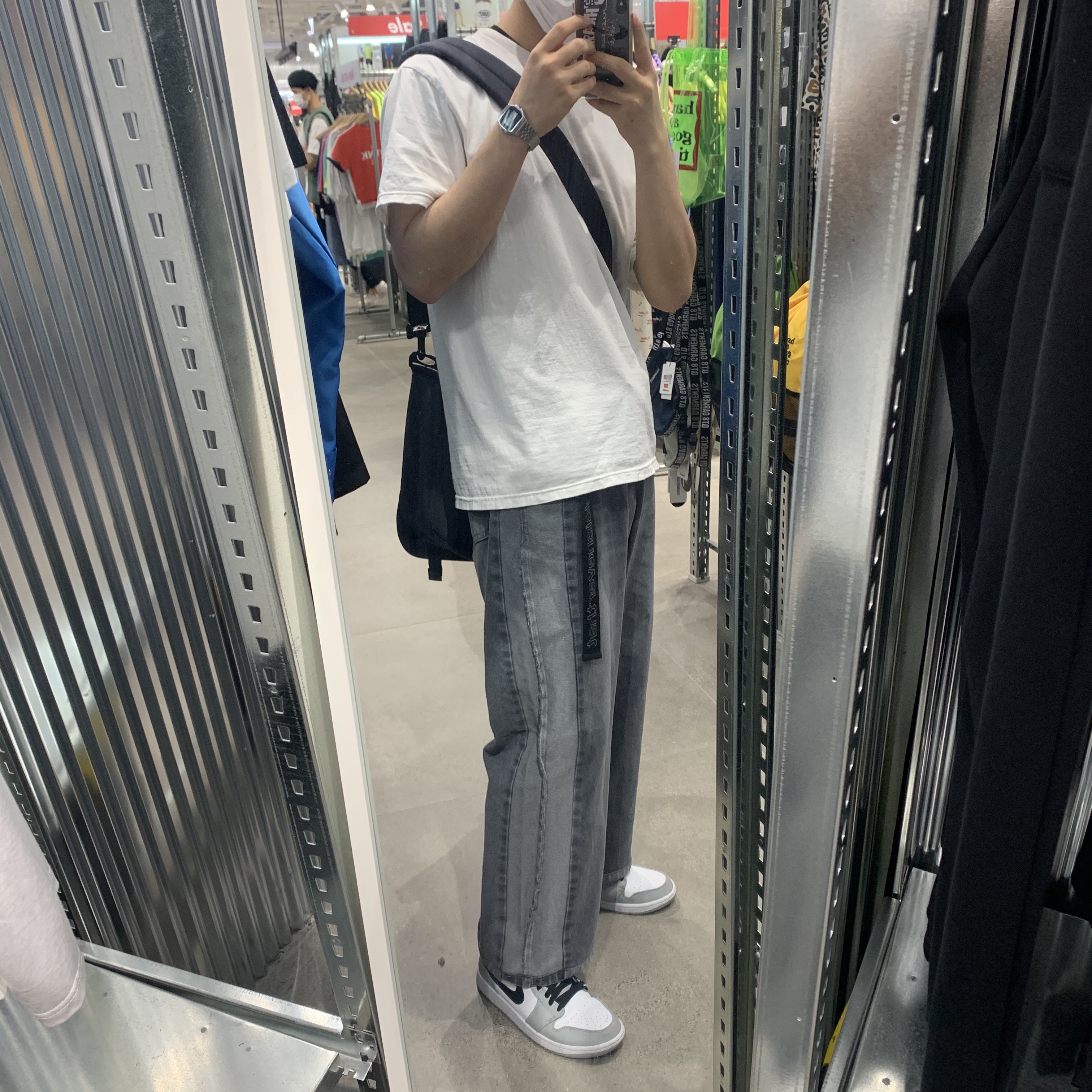 Jordan 1 Mid Light Smoke Grey 착용 스타일
