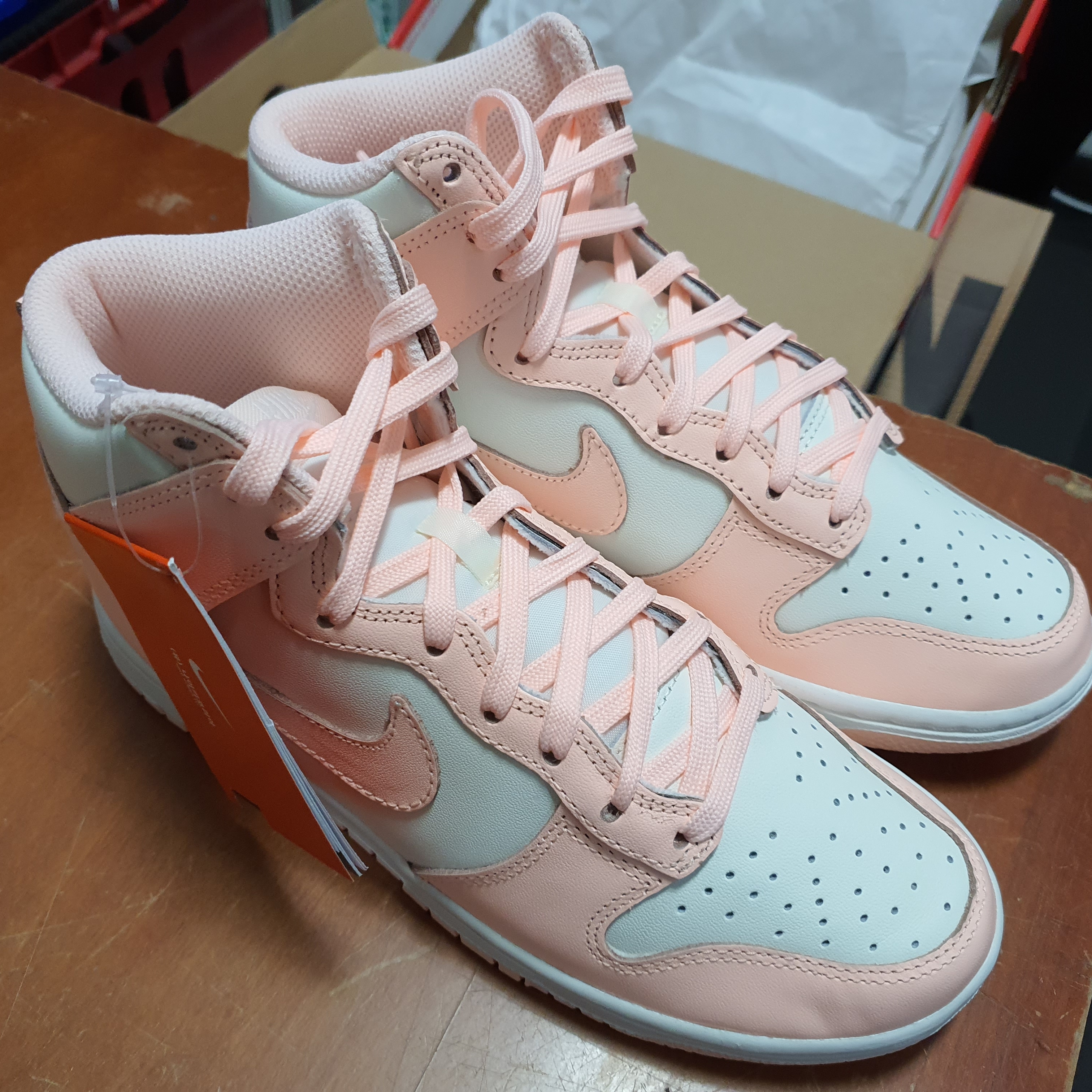 (W) Nike Dunk High Crimson Tint 착용 스타일 - 2