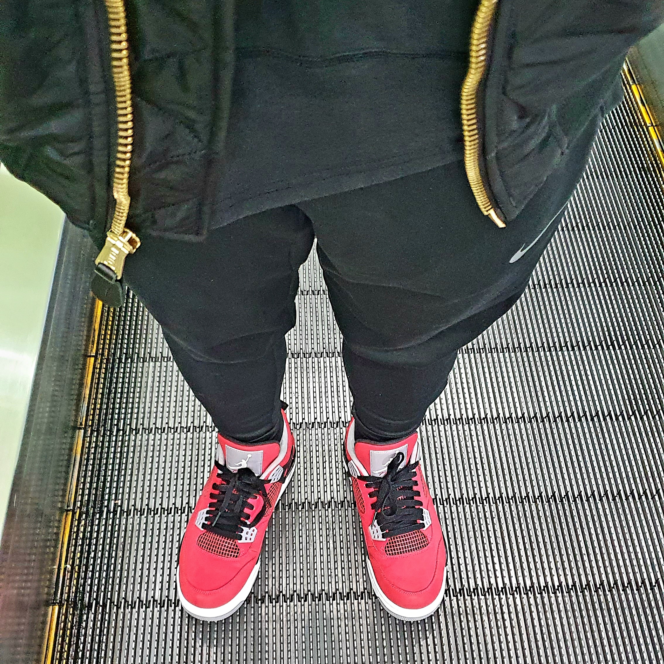 Jordan 4 Retro Toro Bravo 착용 스타일 - 4