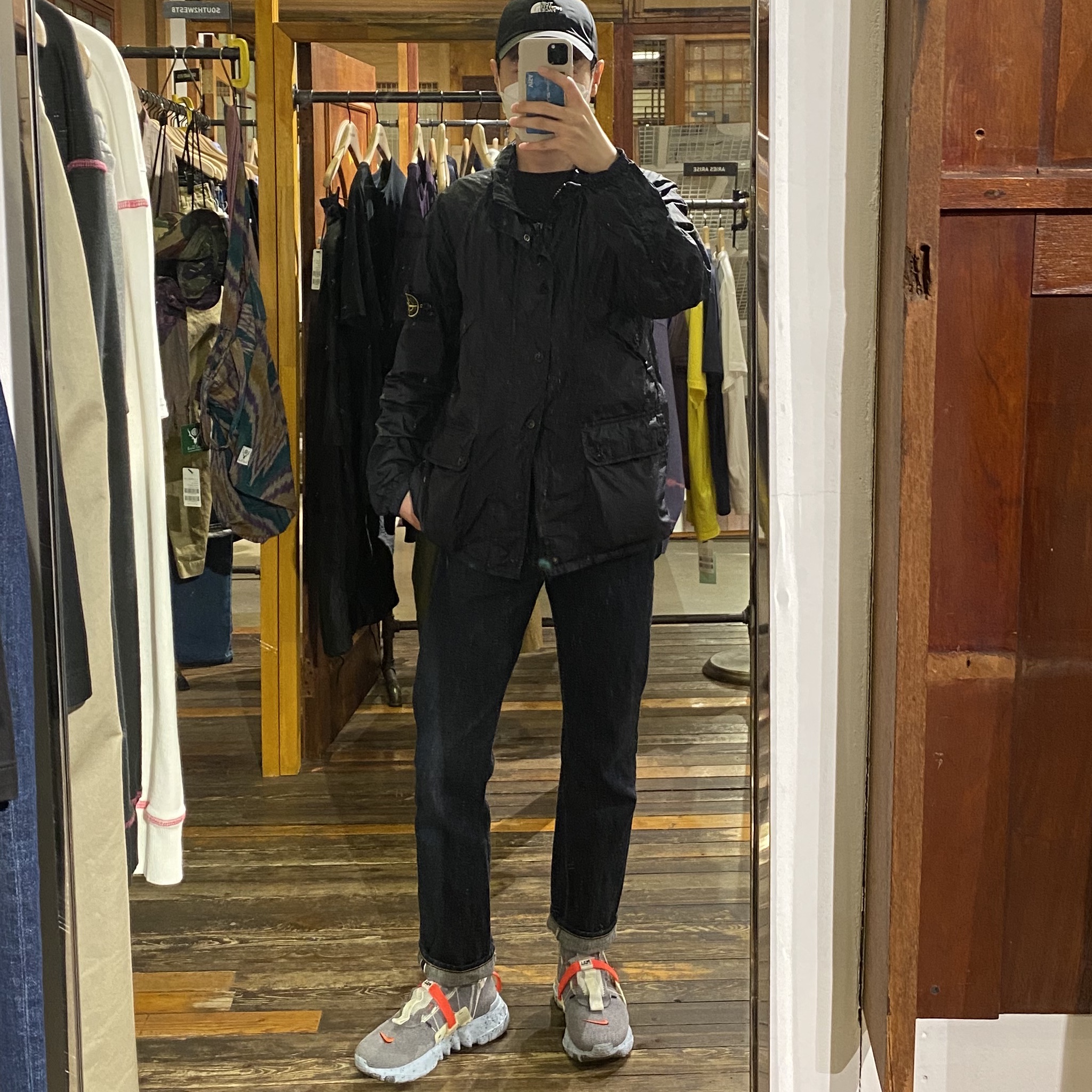 Nike Space Hippie 03 Vast Grey Hyper Crimson 착용 스타일