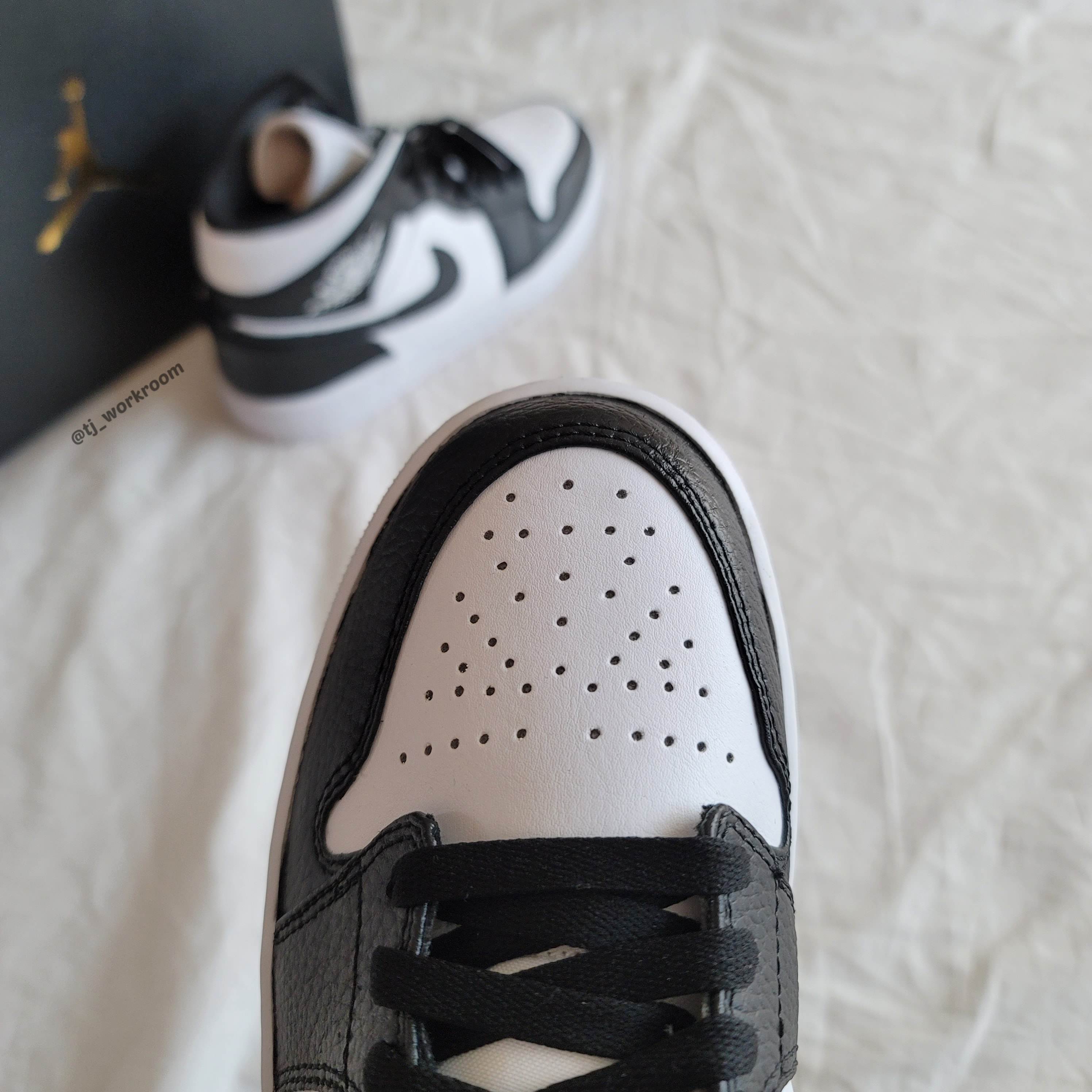 Jordan 1 Mid Triple White 착용 스타일 - 4