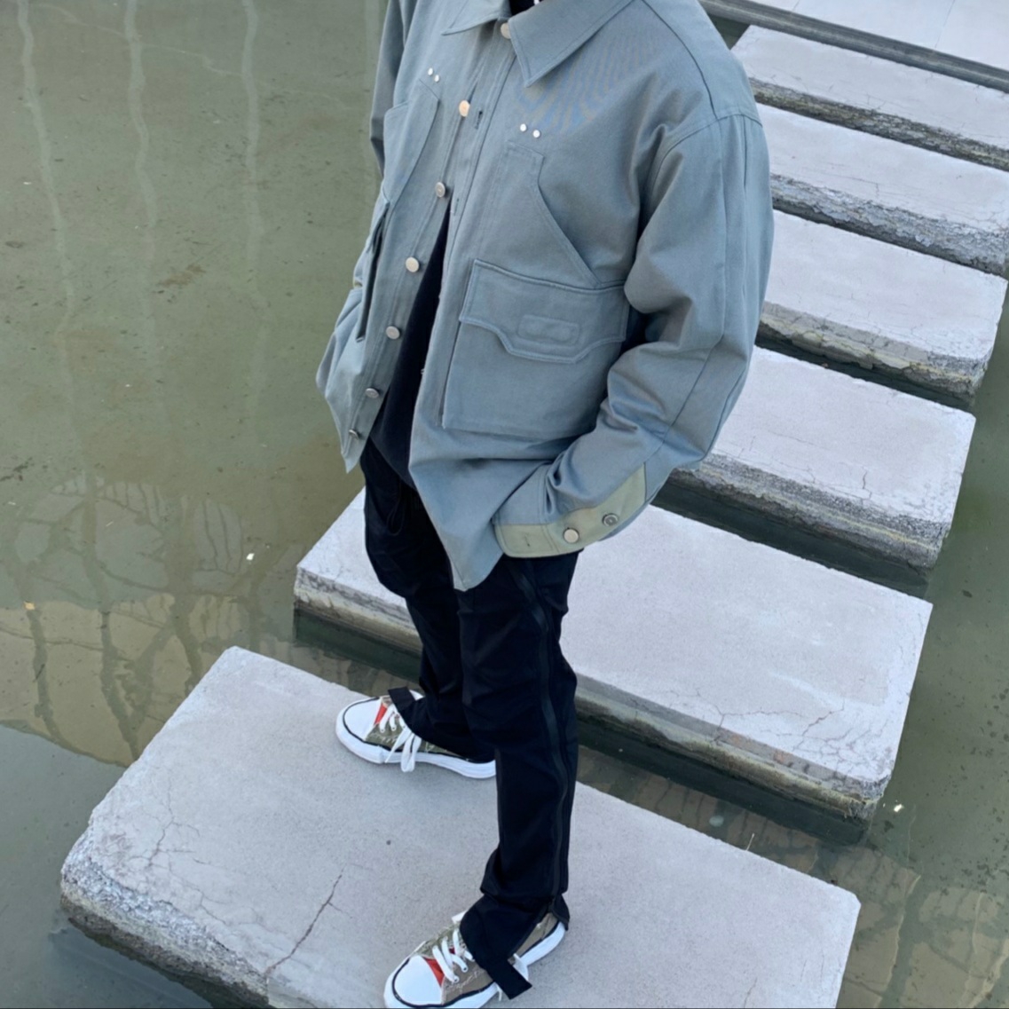 Maison Mihara Yasuhiro x Nigel Cabourn Low Cut Sneakers Army Green 착용 스타일