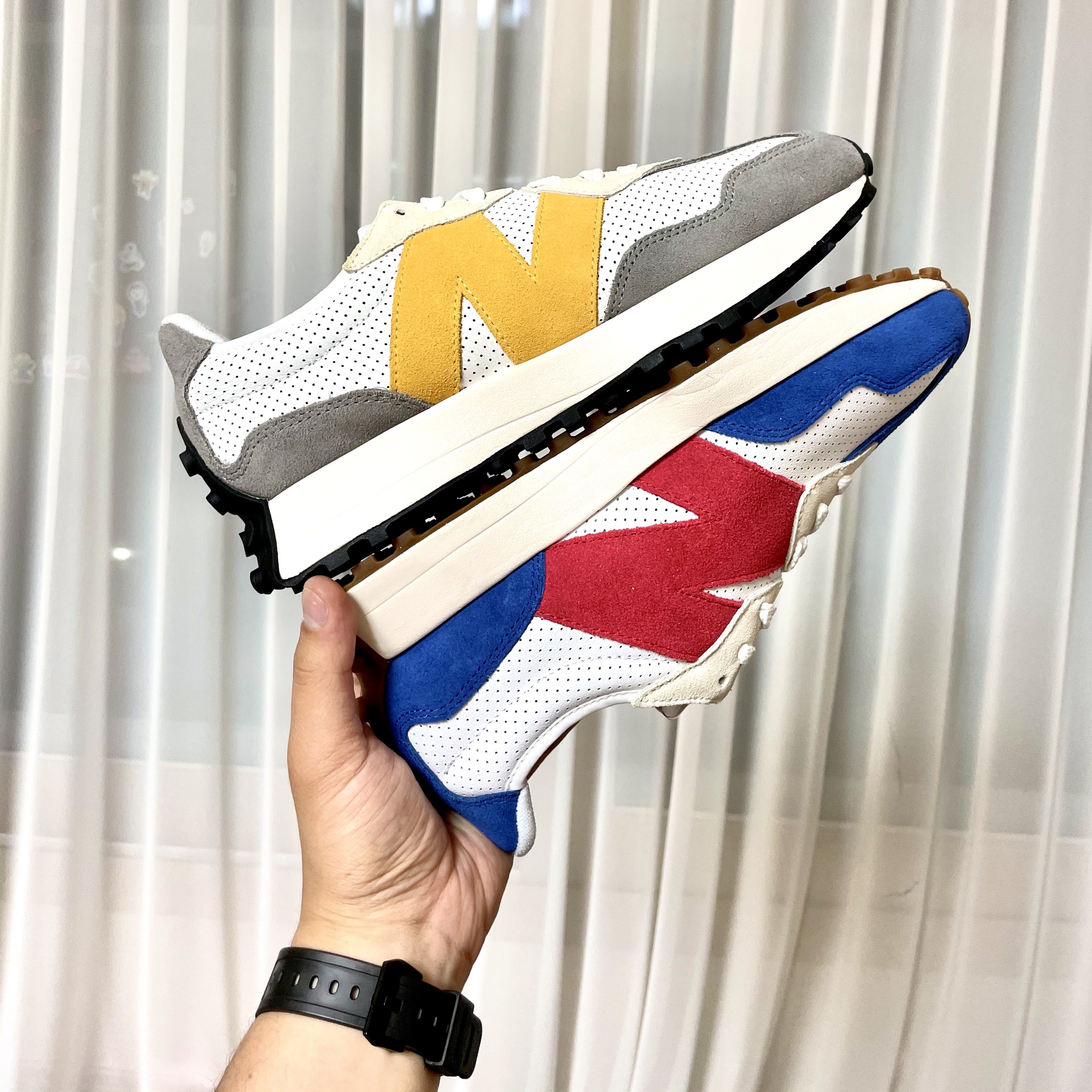 New Balance 327 Blue Red - JD Sports Exclusive, New Balance 327 Grey Yellow - JD Sports Exclusive 착용 스타일