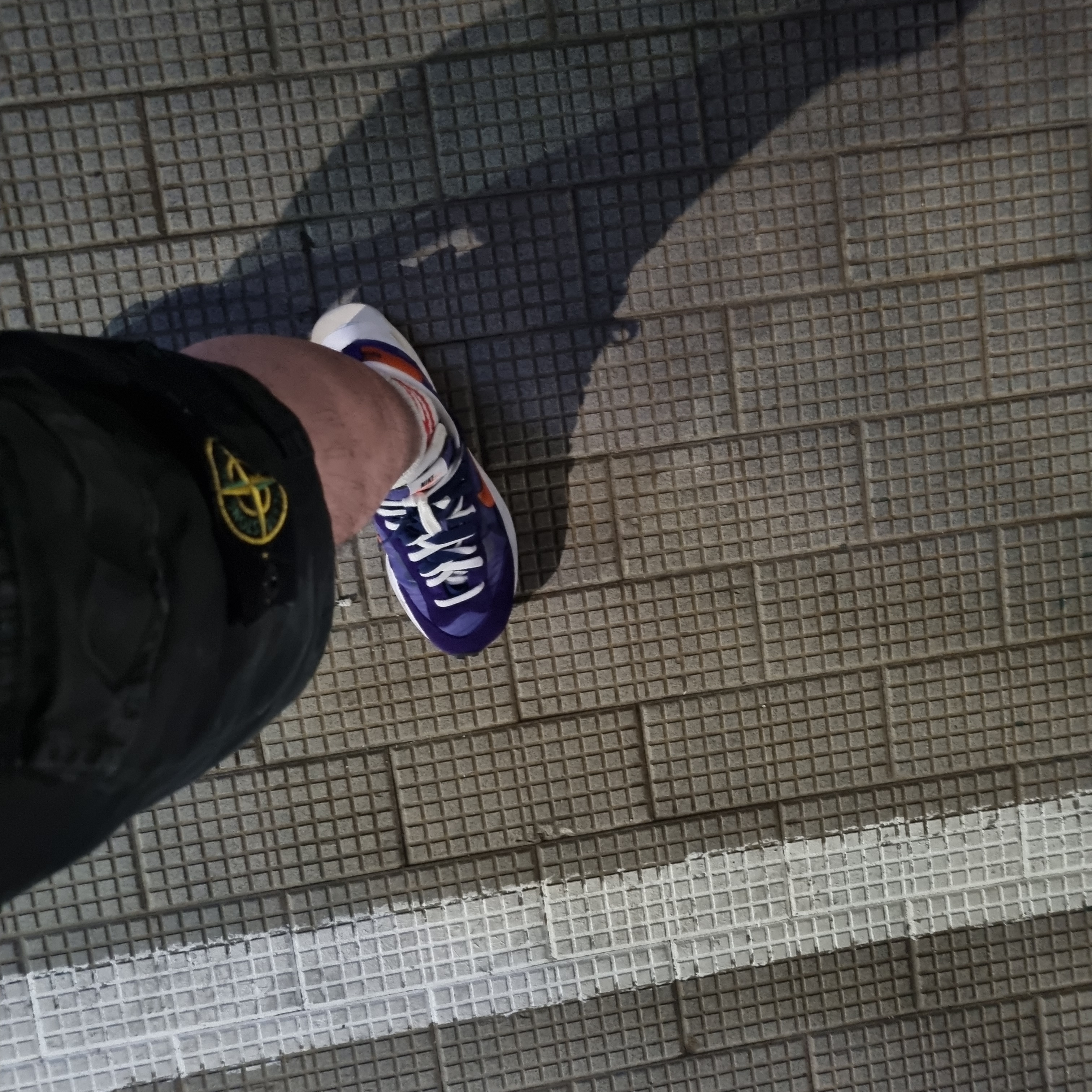 Nike x Sacai VaporWaffle Dark Iris, Stone Island L07WA T.CO+OLD Bermuda Shorts Black - 21SS 착용 스타일