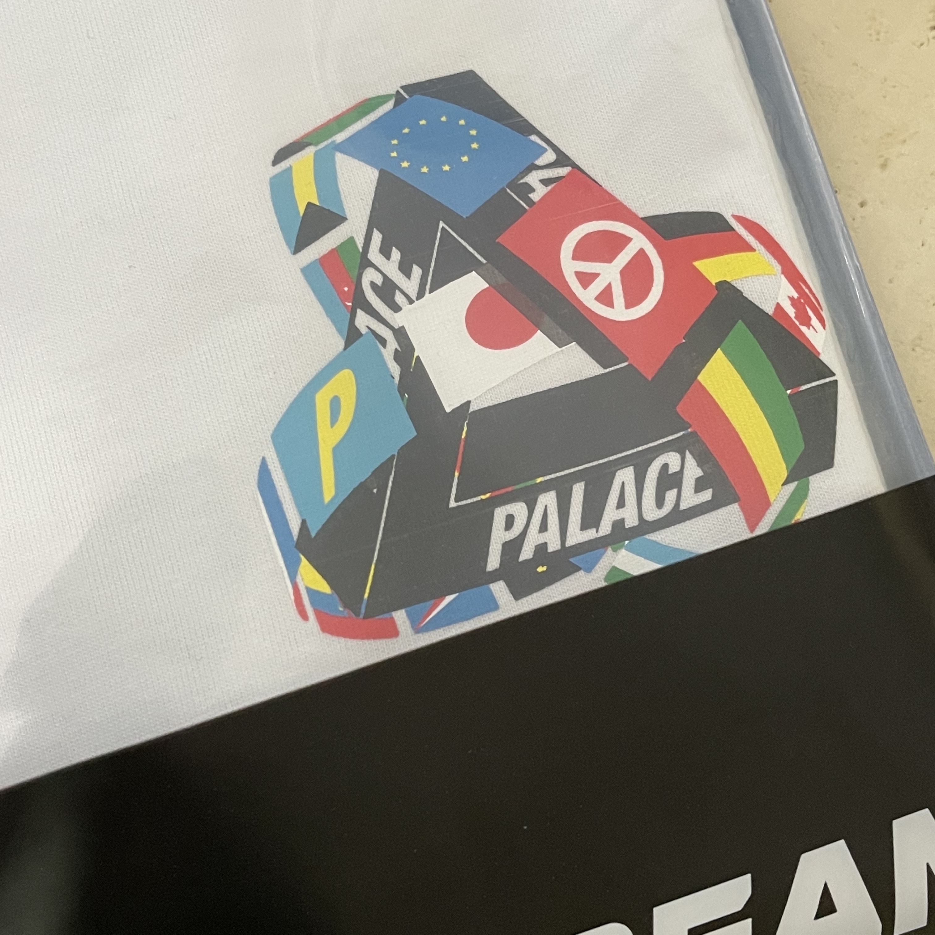 Palace Tri-Flag T-Shirt White - 21SS 착용 스타일