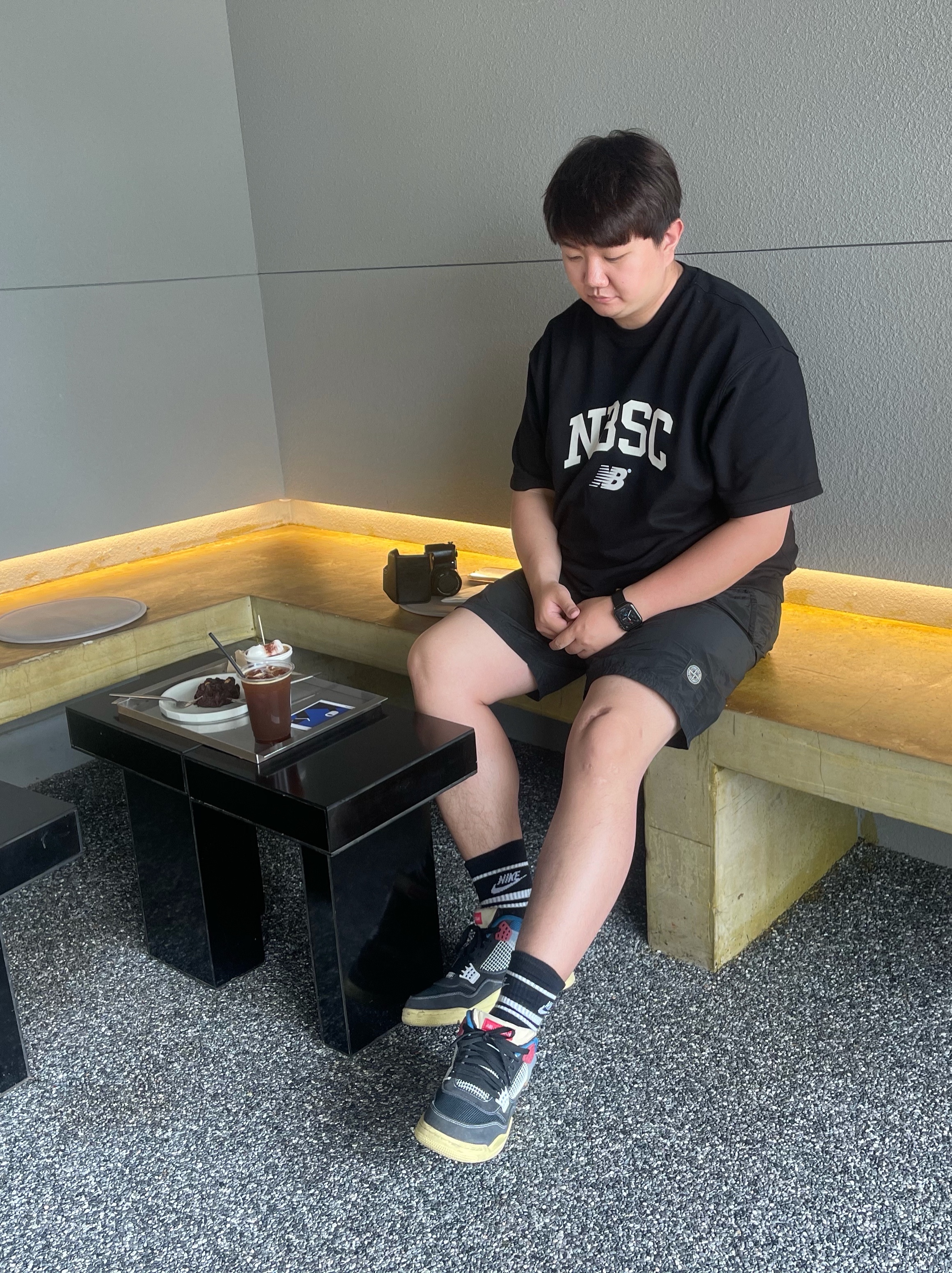 Jordan 4 x Union Retro Off Noir, Stone Island B0943 Nylon Metal Swimming Trunk Black - 21SS 착용 스타일