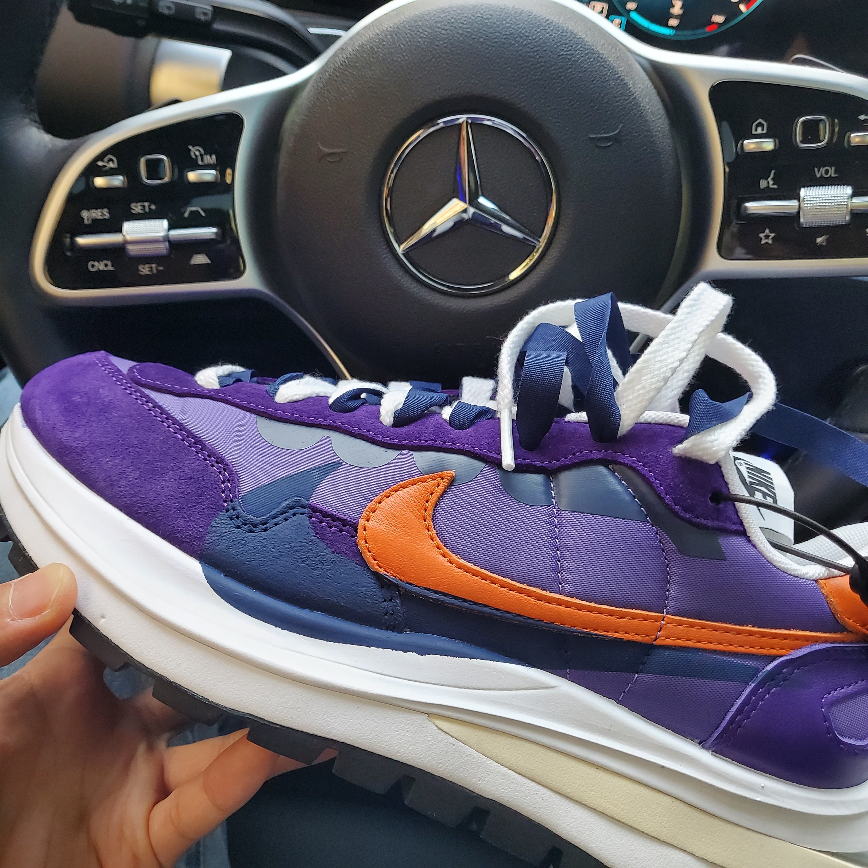 Nike x Sacai VaporWaffle Dark Iris 착용 스타일