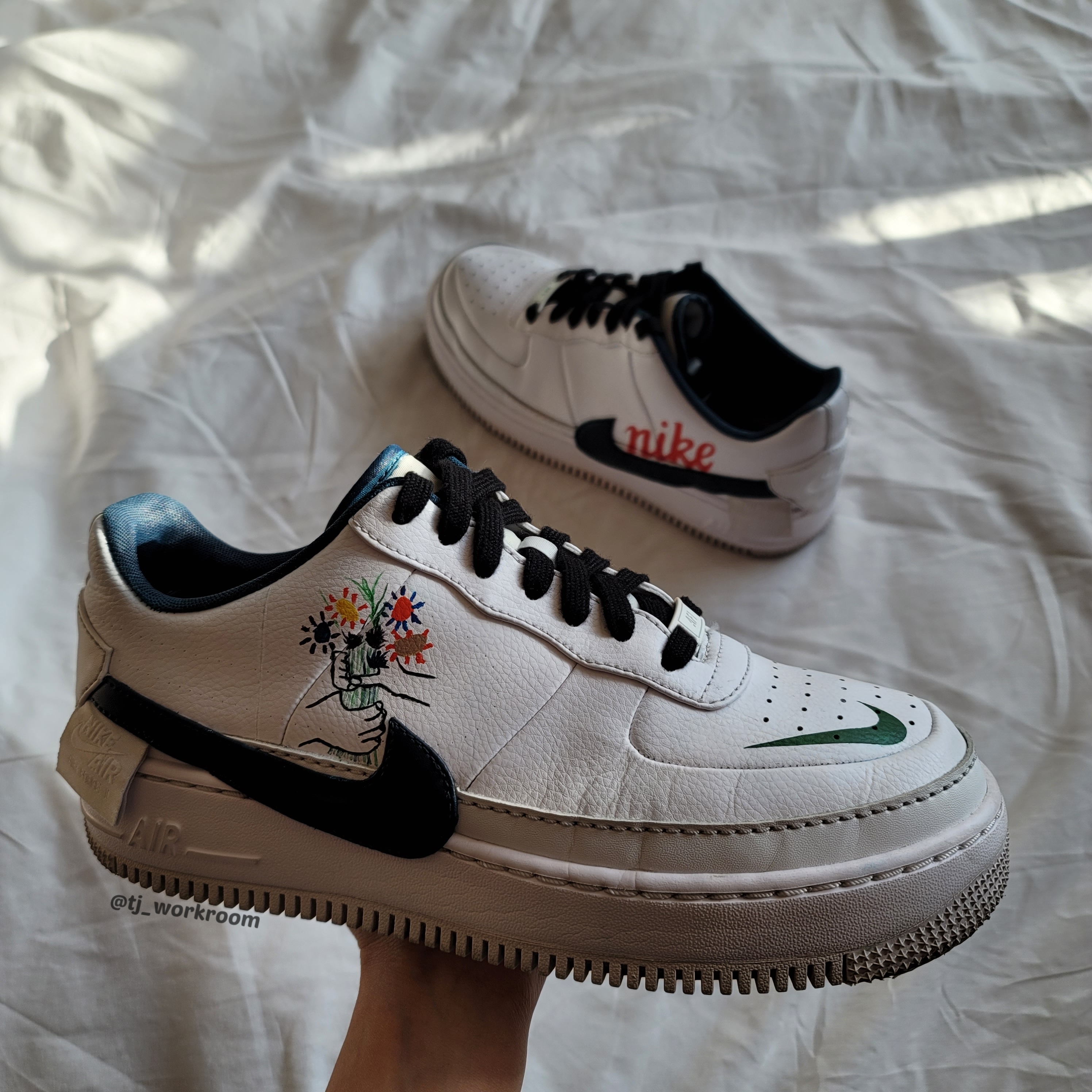 (W) Nike Air Force 1 Jester XX Triple White, (W) Nike Air Force 1 Jester XX Violet Mist 착용 스타일 - 1