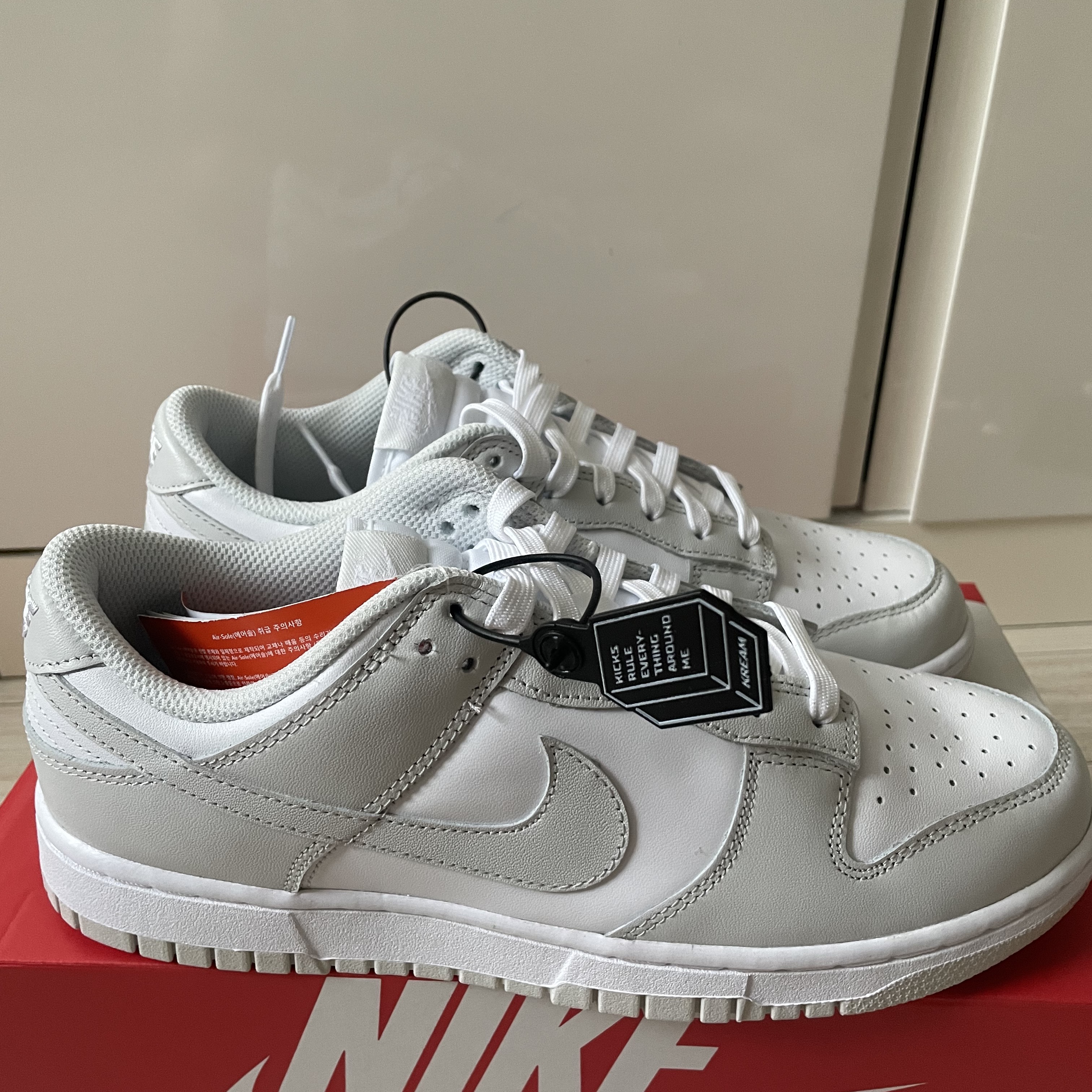 (W) Nike Dunk Low Photon Dust 착용 스타일 - 1