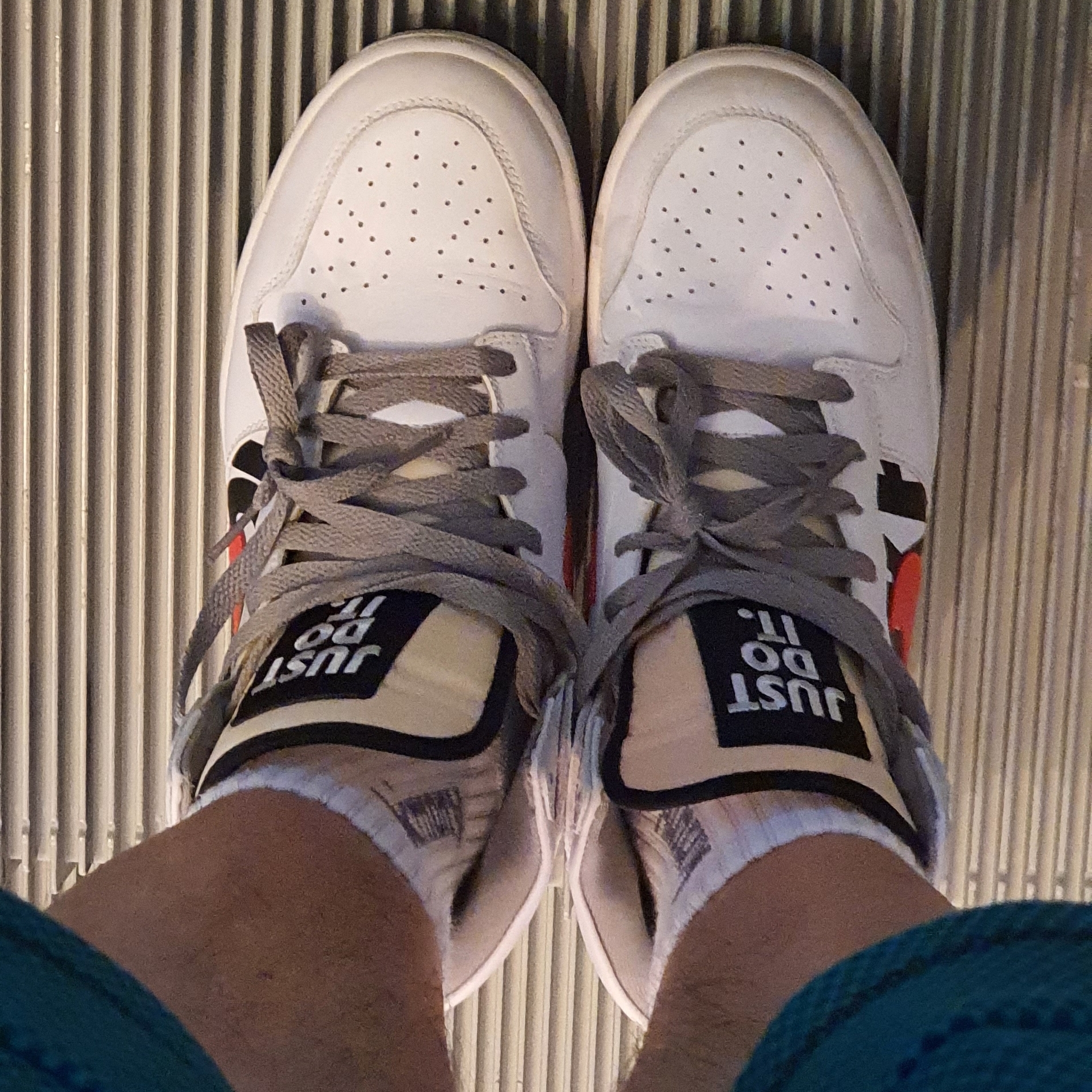 Nike x Undefeated Dunk Lux High White Infrared 착용 스타일