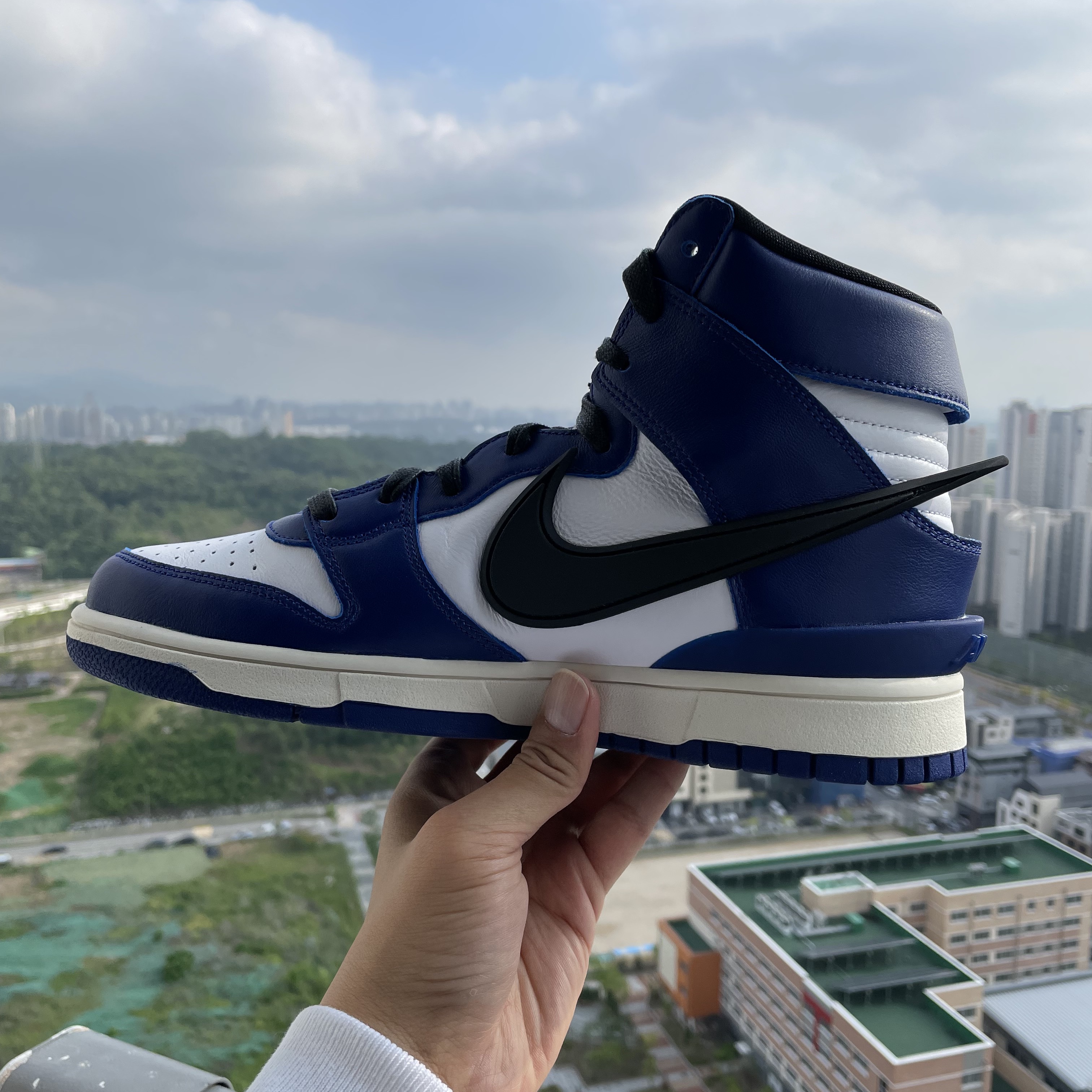 Nike x Ambush Dunk High Deep Royal Blue 착용 스타일 - 1