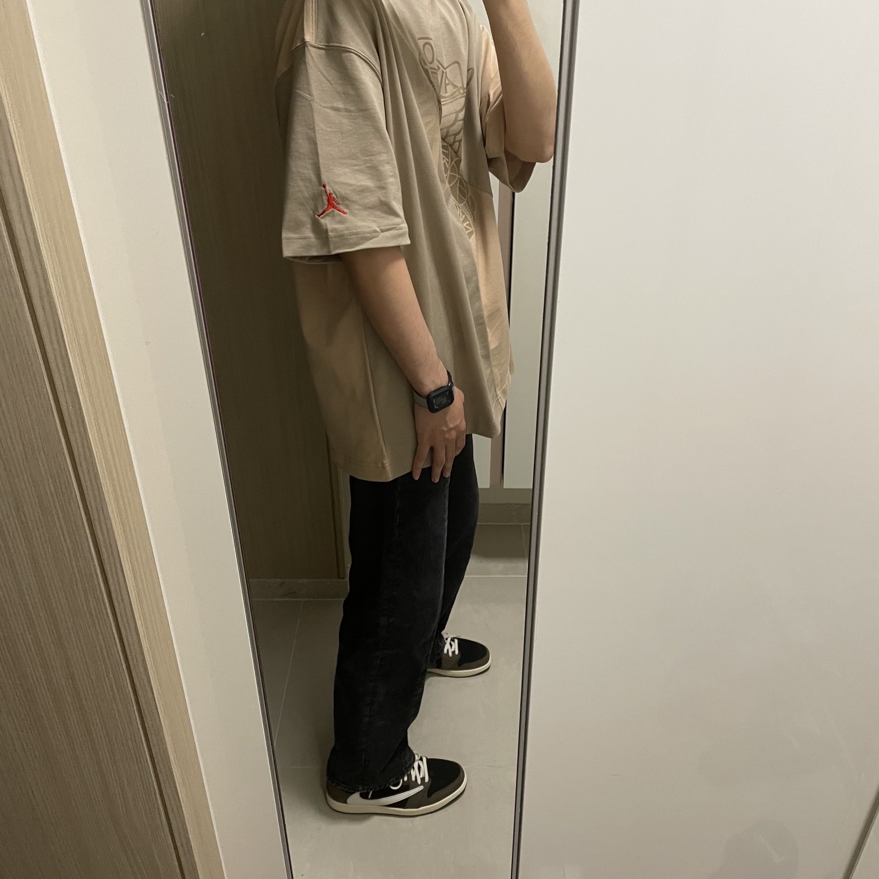 Jordan x Travis Scott S/S Top - US/EU, Jordan 1 x Travis Scott Retro Low OG SP Mocha 착용 스타일 - 2