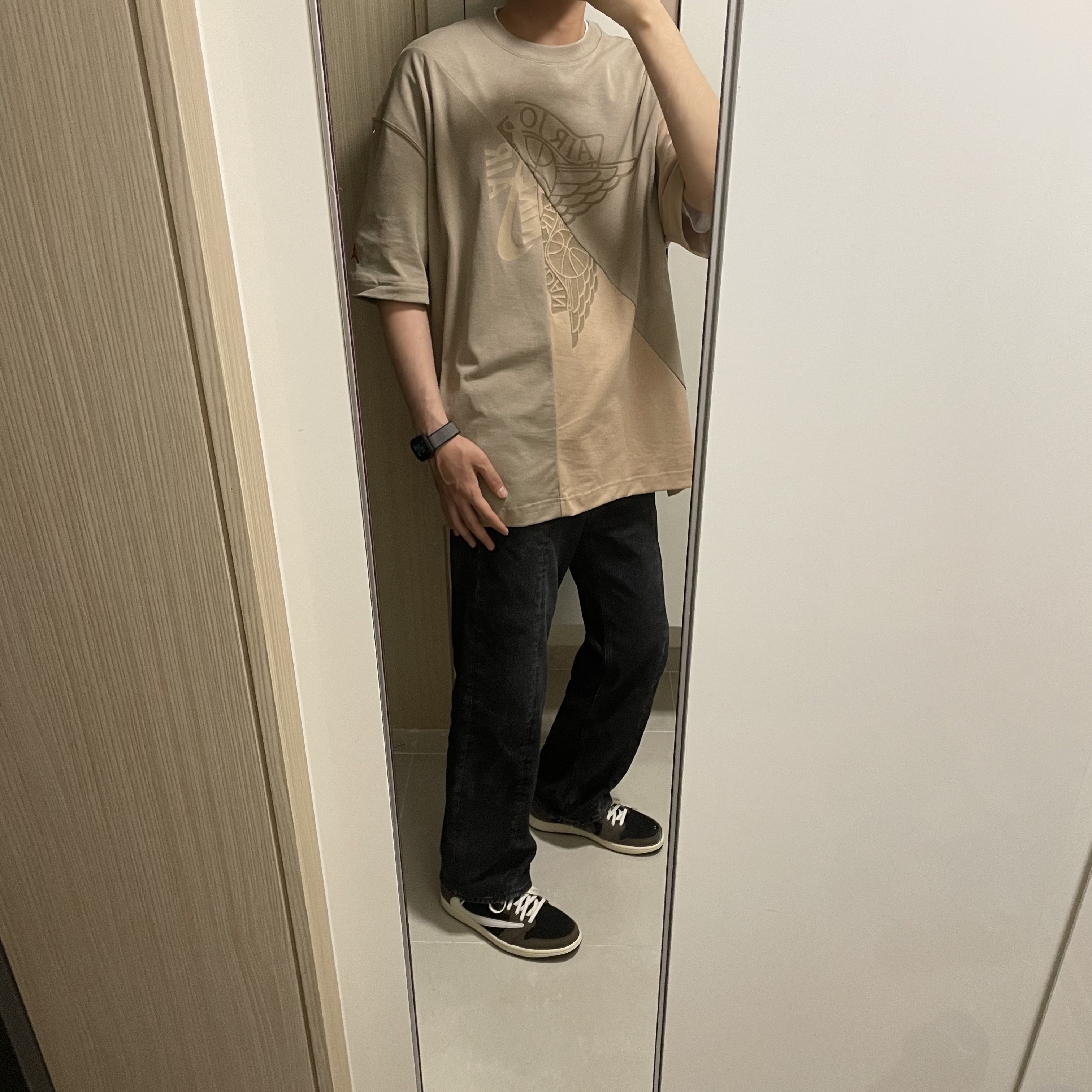 Jordan x Travis Scott S/S Top - US/EU, Jordan 1 x Travis Scott Retro Low OG SP Mocha 착용 스타일 - 1