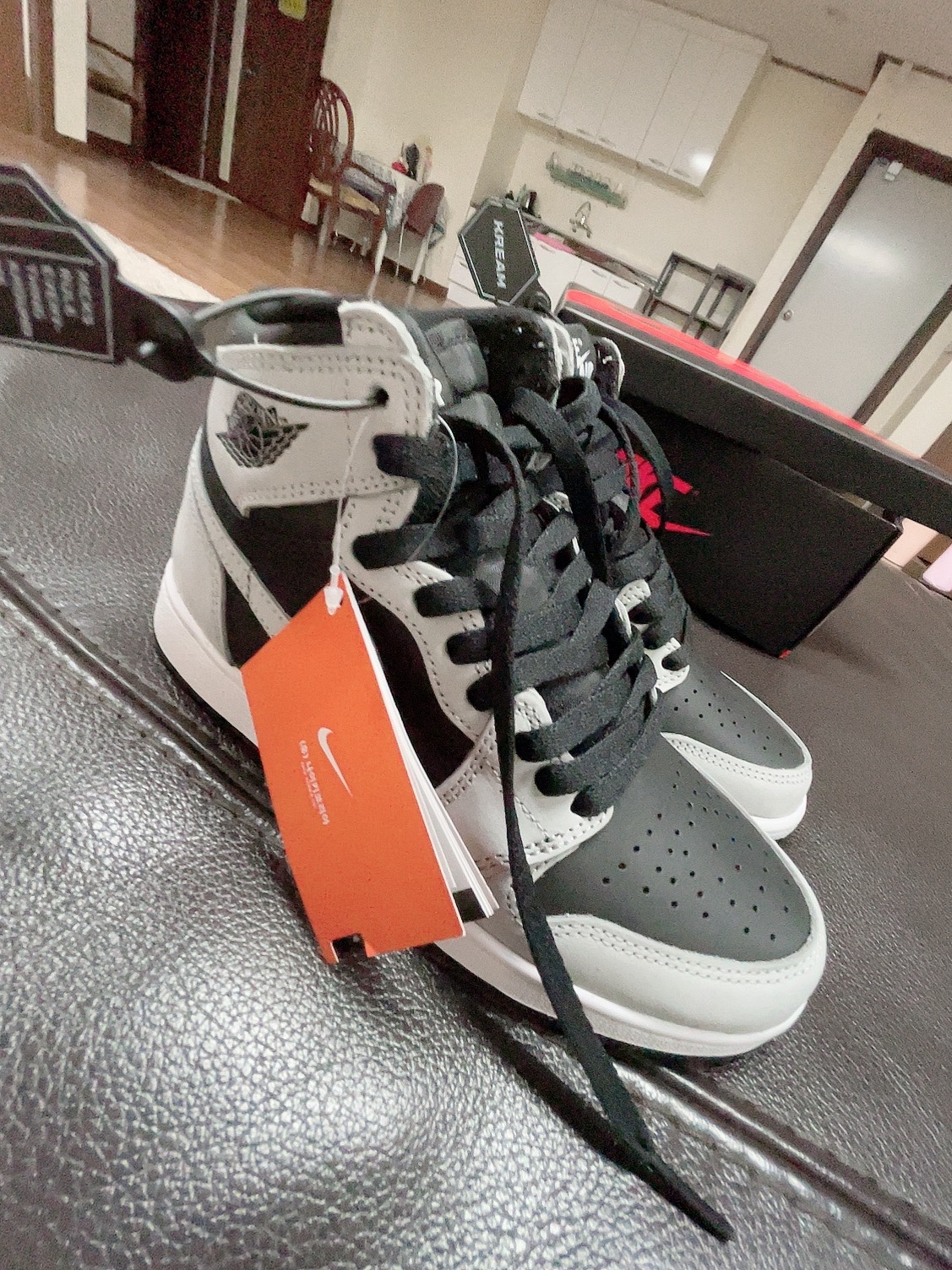 (GS) Jordan 1 Retro High OG Shadow 2.0 착용 스타일 - 1
