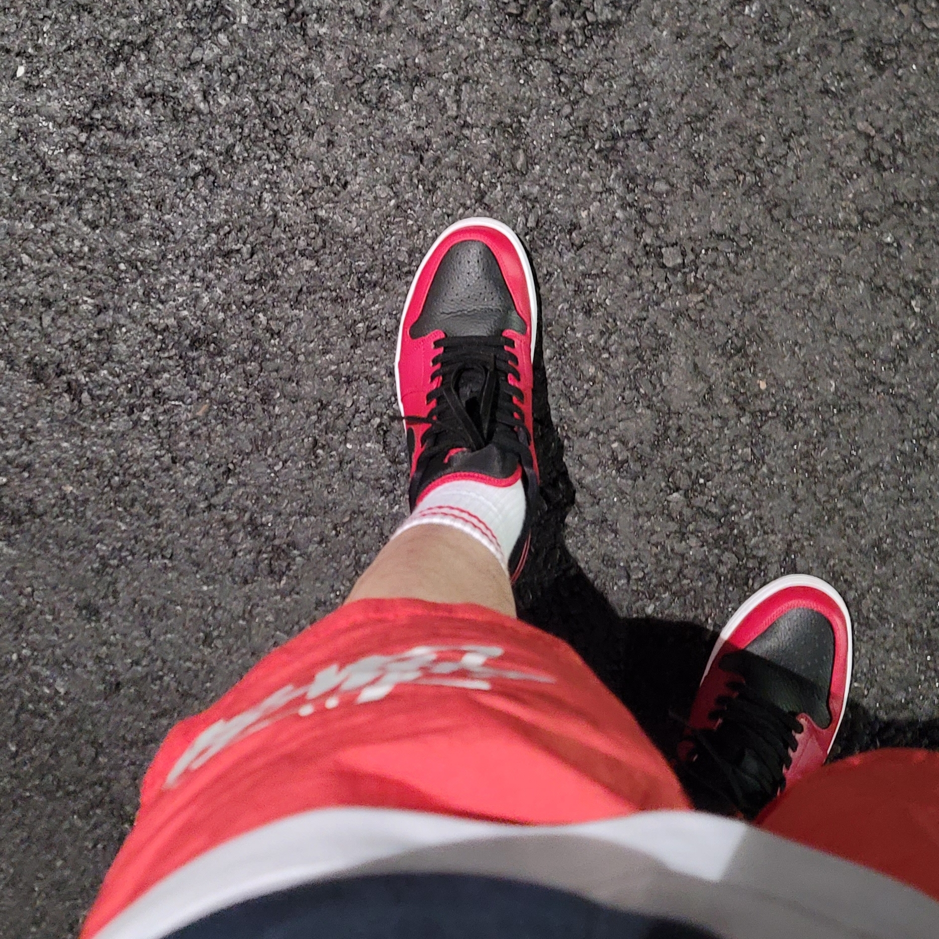 Jordan 1 Low Varsity Red, Nike x Stussy Water Shorts Habanero Red 착용 스타일