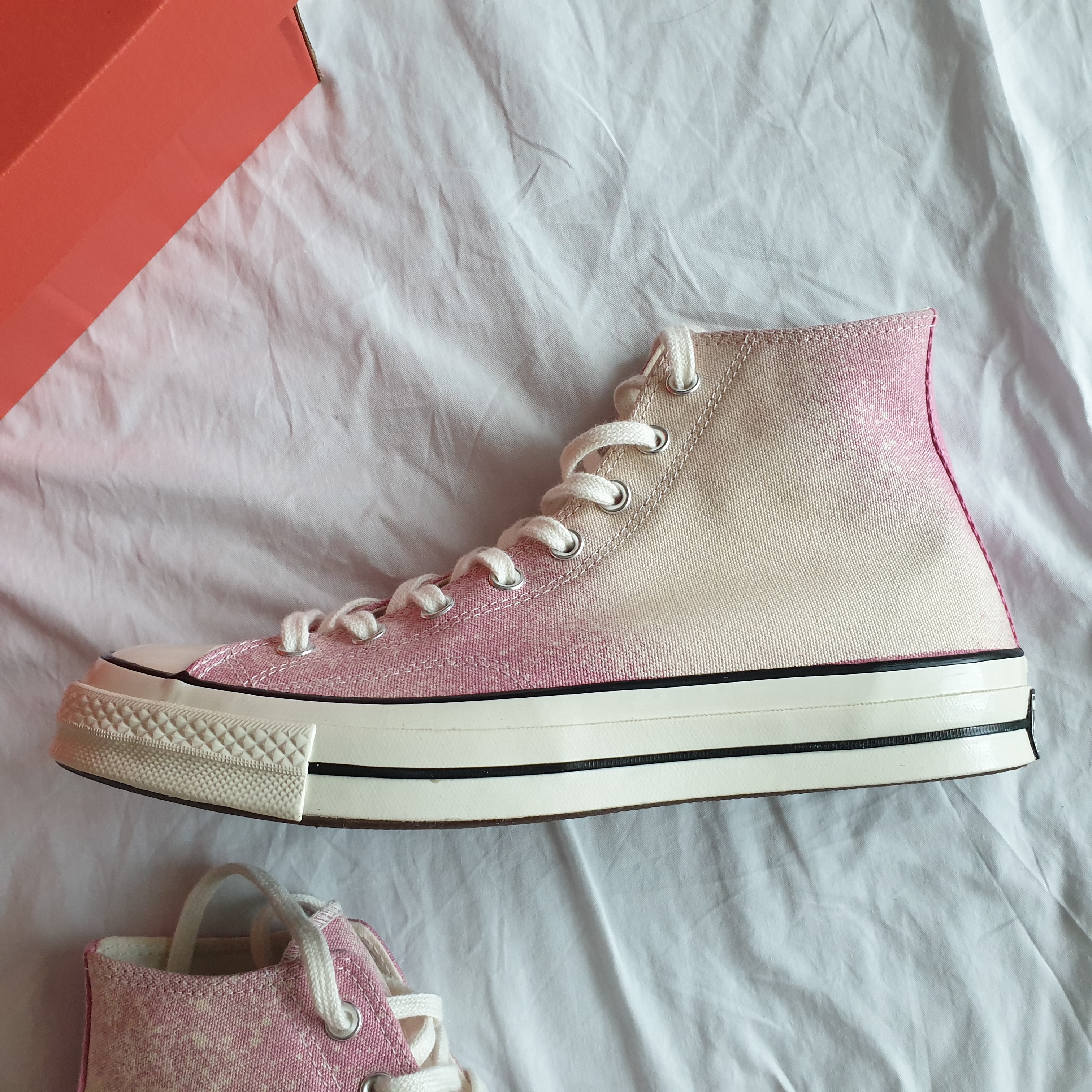 Converse Chuck 70 Hi Black, Converse Run Star Hike Hi Black White Gum 착용 스타일 - 4