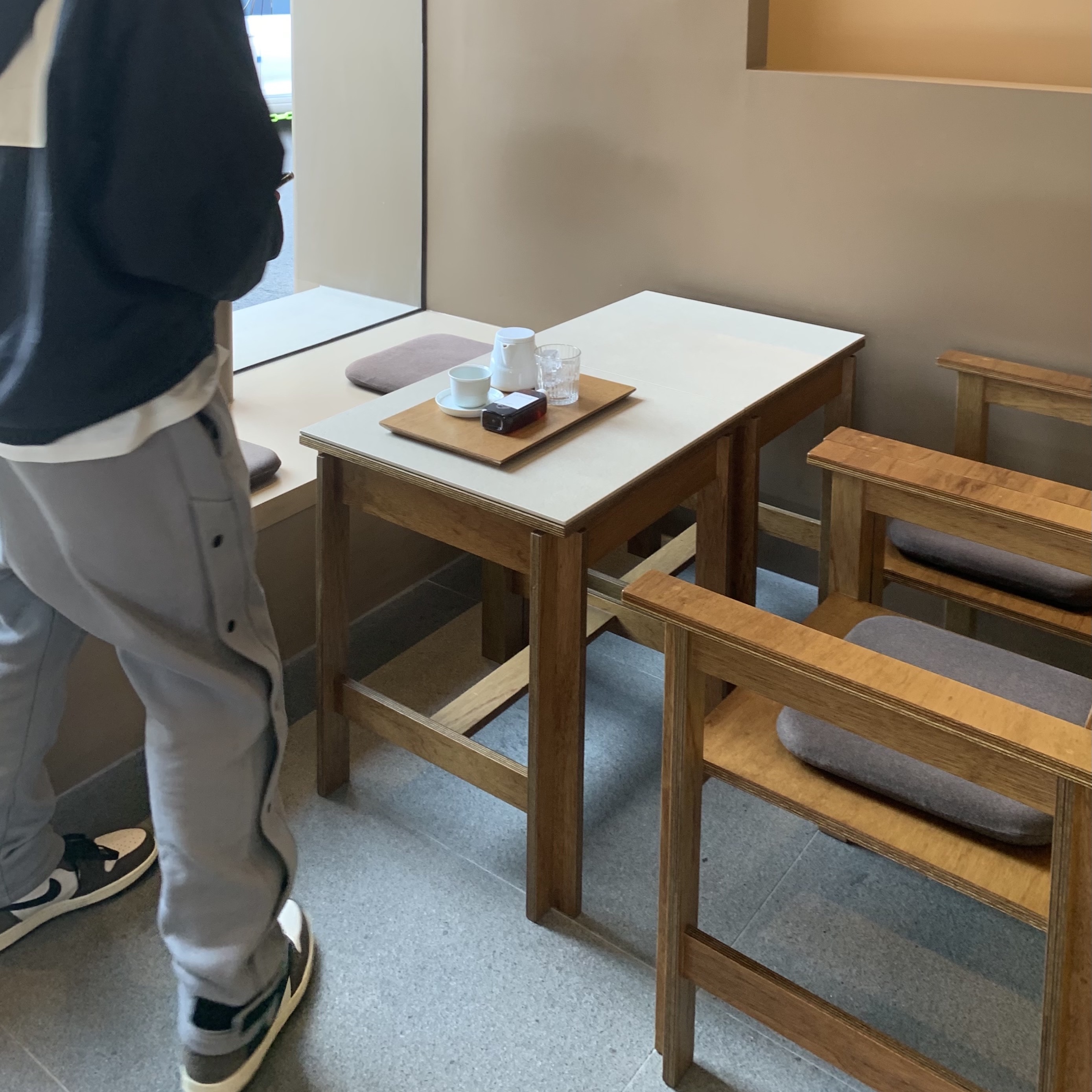 Jordan 1 x Travis Scott Retro High OG SP Mocha, Nike x Fear of God Warm Up Pants Dust 착용 스타일