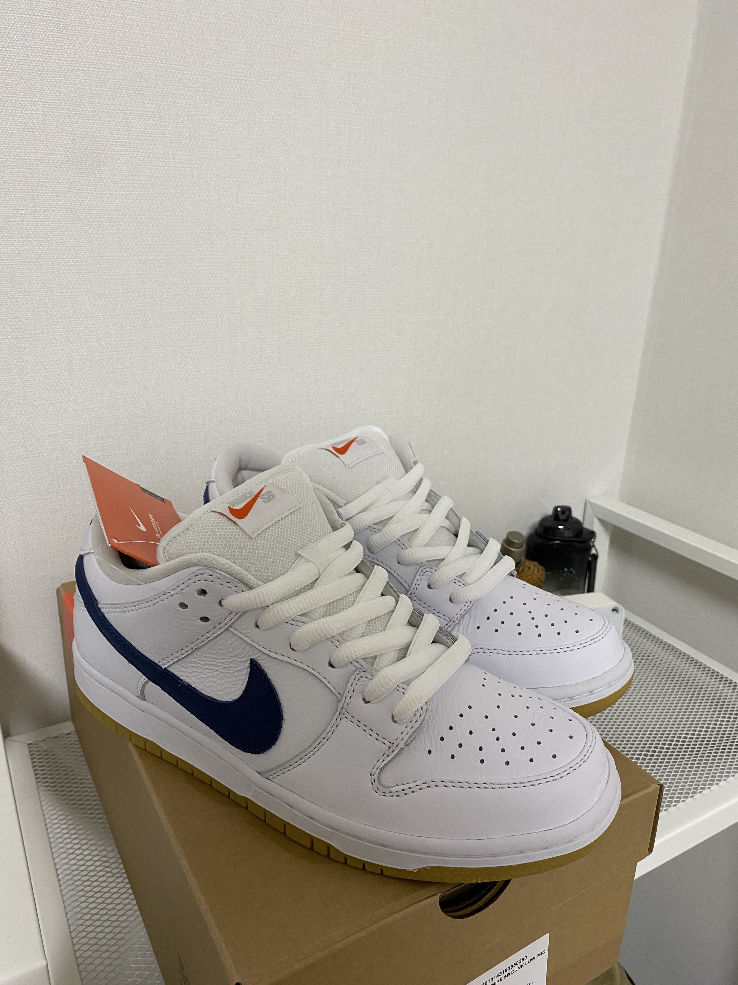 Nike SB Dunk Low Pro ISO Orange Label White Navy 착용 스타일