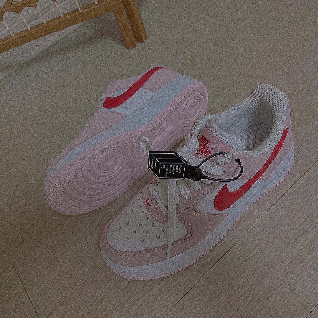 Nike Air Force 1 '07 QS Valentine's Day 착용 스타일 - 1