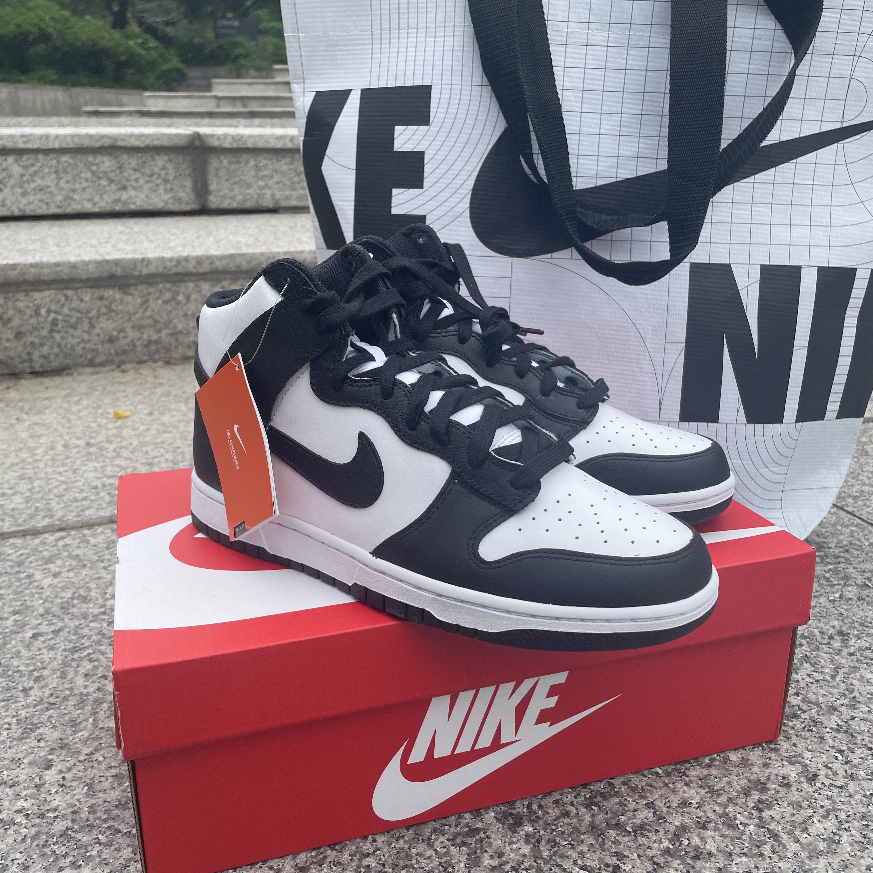 Nike Dunk High Retro Black and White 착용 스타일