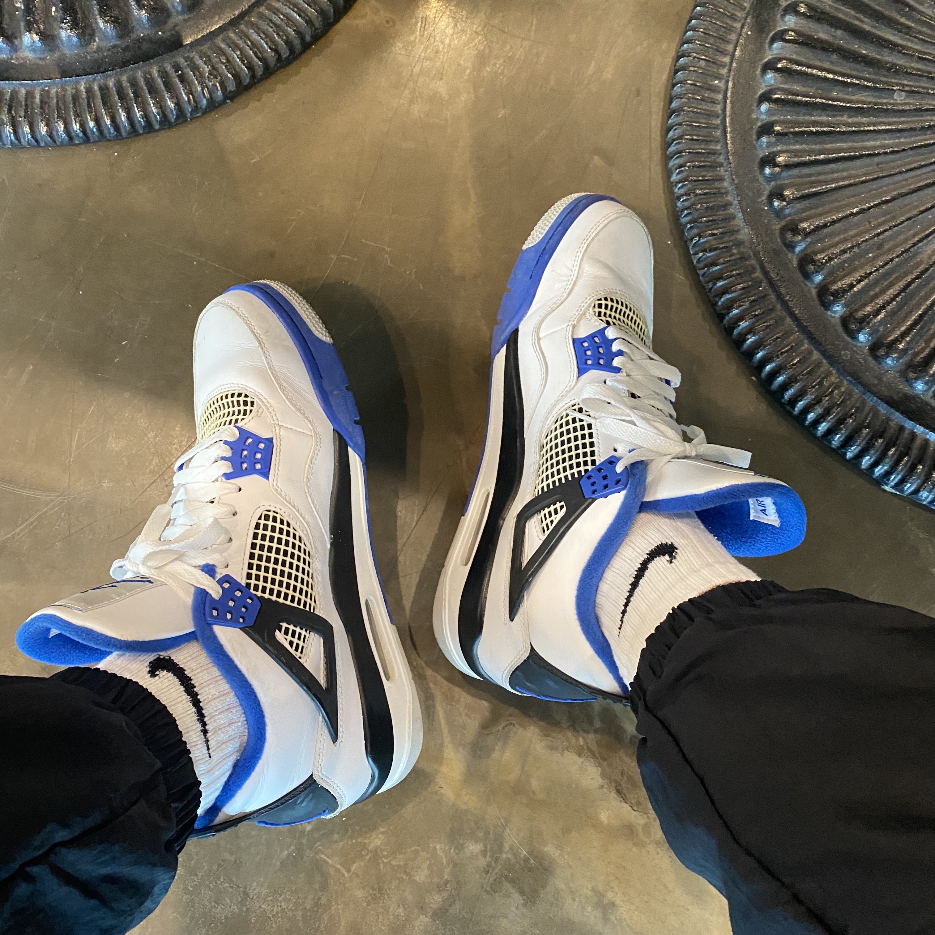 Jordan 4 Retro Motorsports 2017 착용 스타일