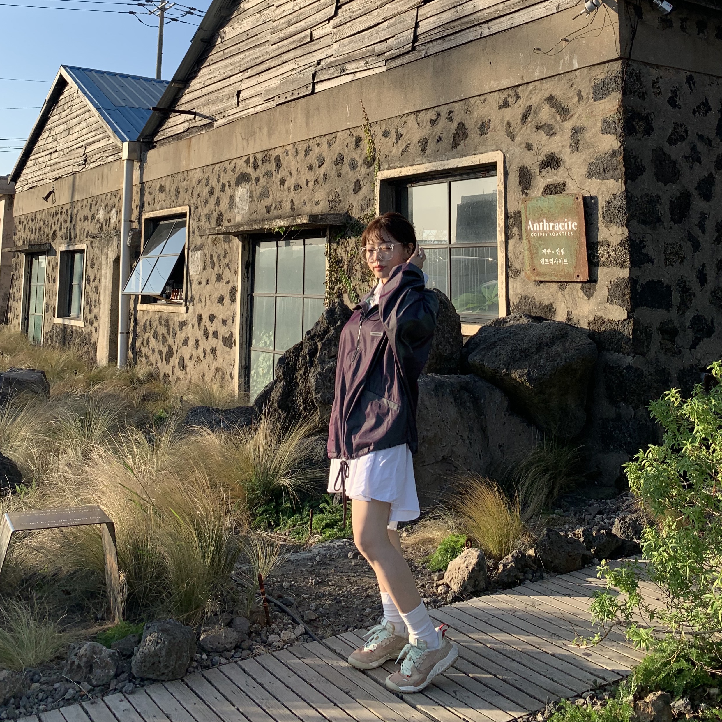 (W) Jordan Delta SP Vachetta Tan, Essentials Track Jacket Iridescent - 20SS 착용 스타일 - 1